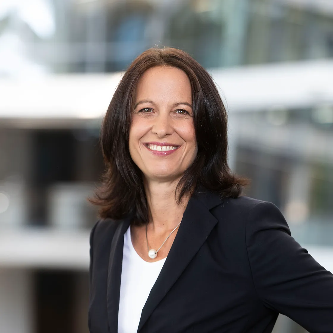 Portrait Eva Riesenhuber, the Global Head of Sustainability at Siemens