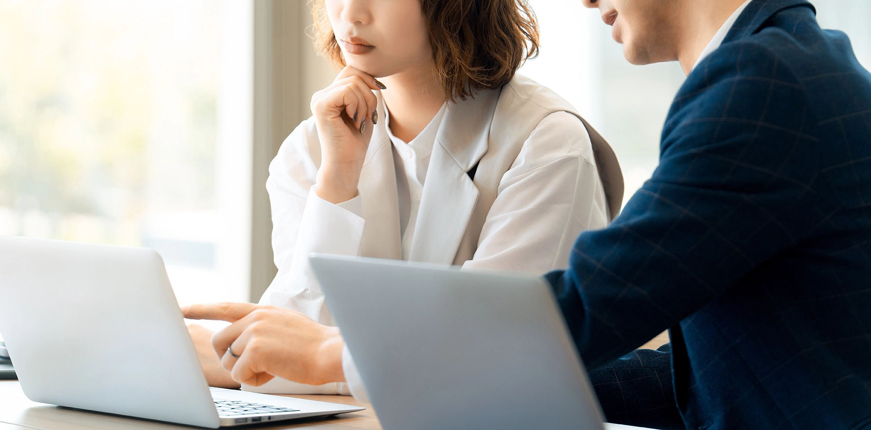 ビジネスを支援する男性のイメージ