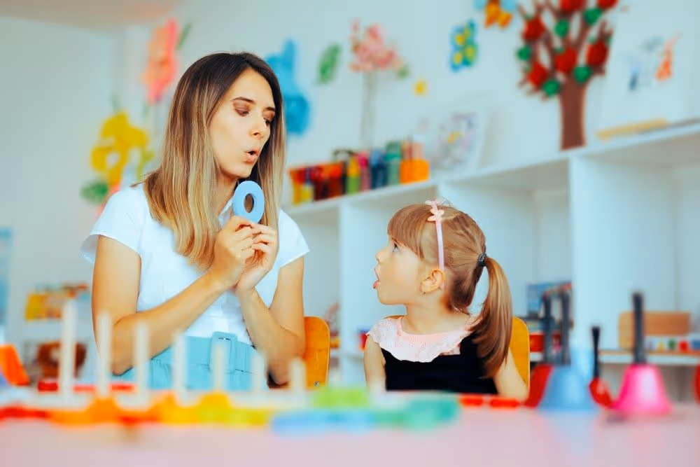 teacher helping student read