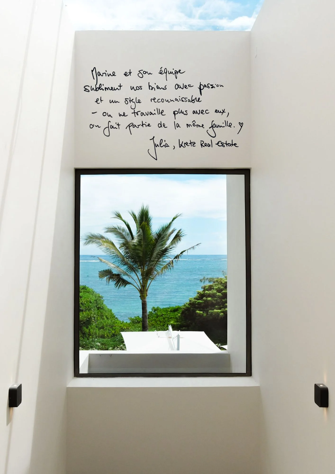 Témoignage manuscrit de Julia, Kretz Real Estate : « Marine et son équipe subliment nos biens avec passion et un style reconnaissable. On ne travaille plus avec eux, on fait partie de la même famille. »