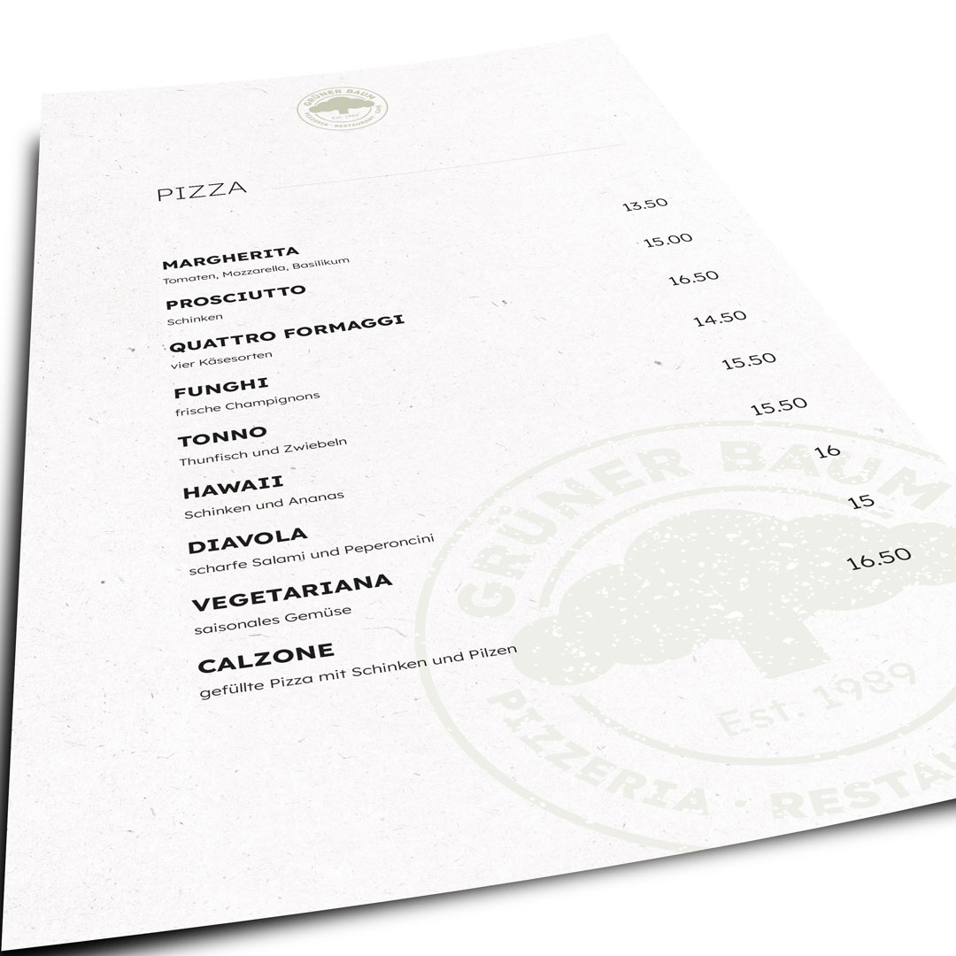 Speisekarte mit Pizza-Varianten und Preisen, darunter Margherita, Prosciutto, Quattro Formaggi, Funghi, Tonno, Hawaii, Diavola, Vegetariana und Calzone.
