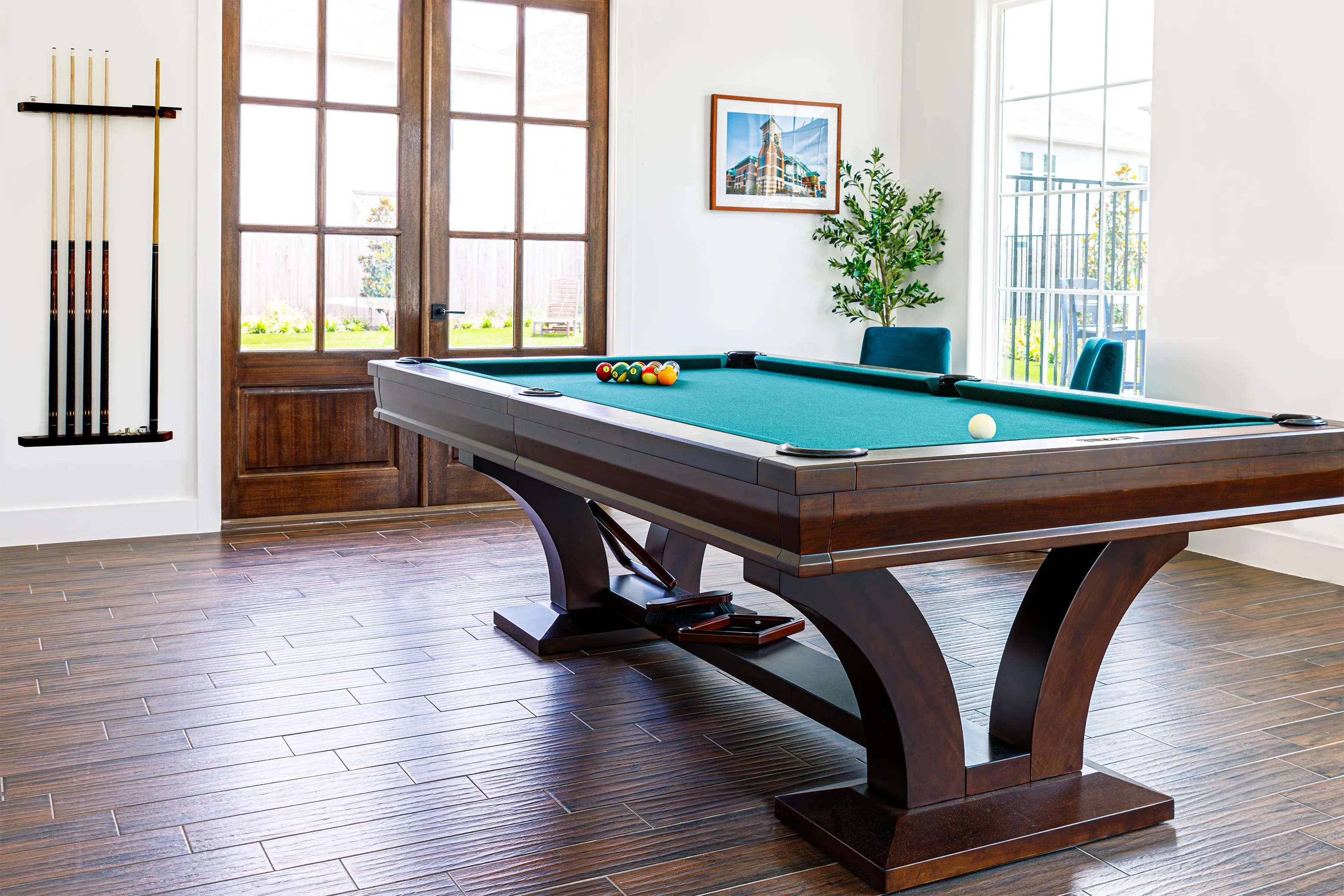 lodge sitting area with sofas and coffee tables
