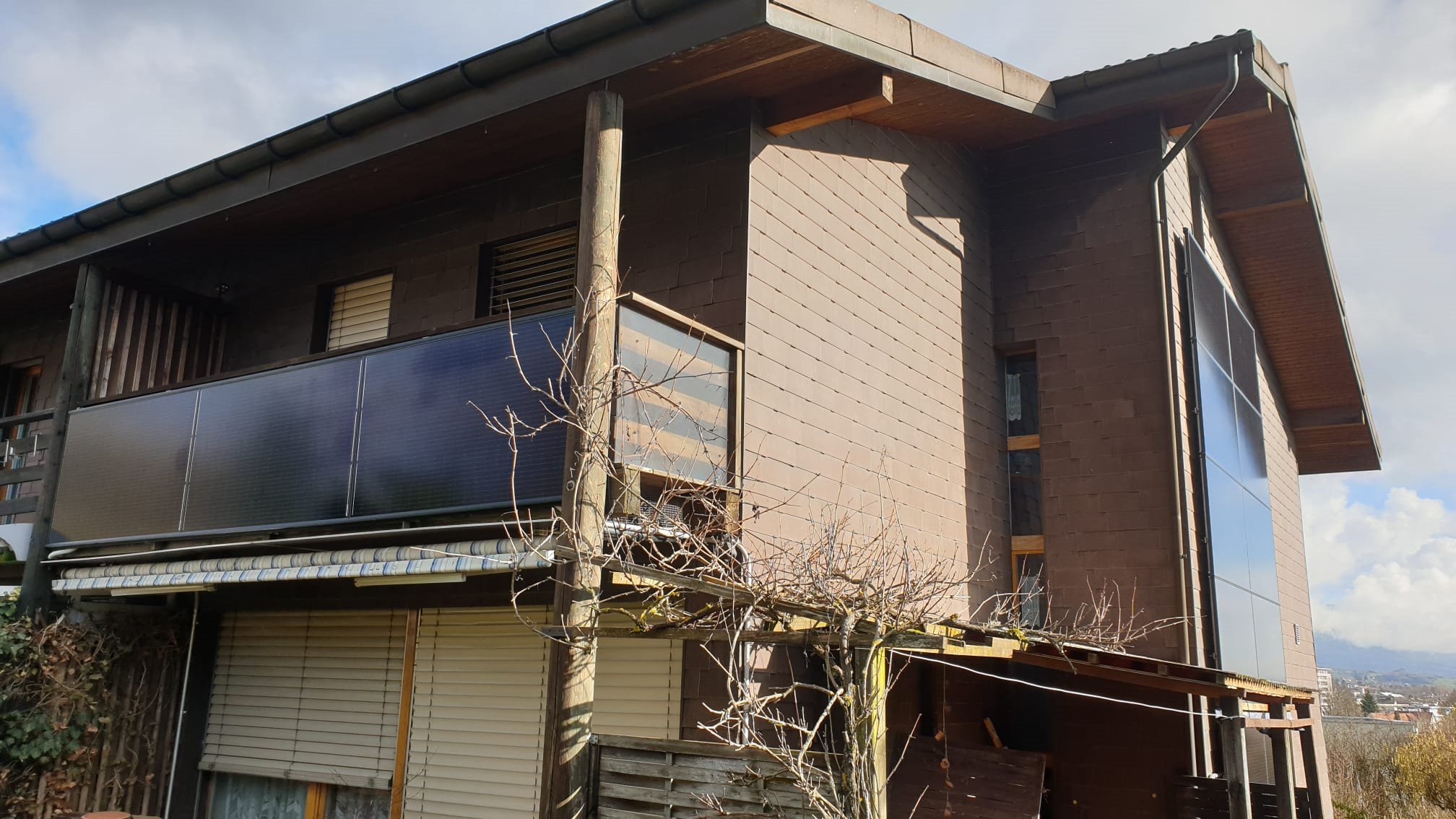Solar-Balkongeländer in Grenchen Seeland – Hanwha 330 mit SolarEdge