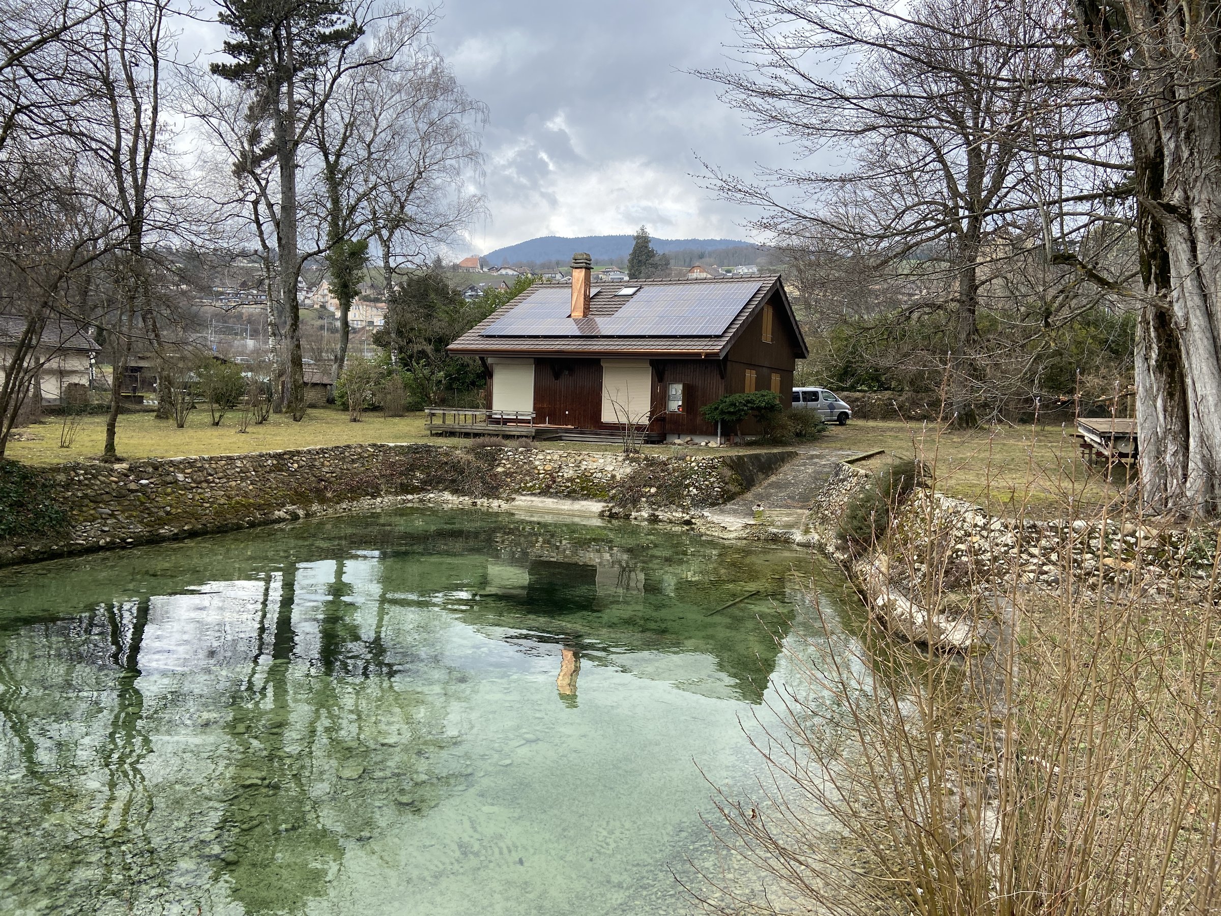 Solaranlage am See – Wasserreflexion erhöht die Einstrahlung, Solarmaa
