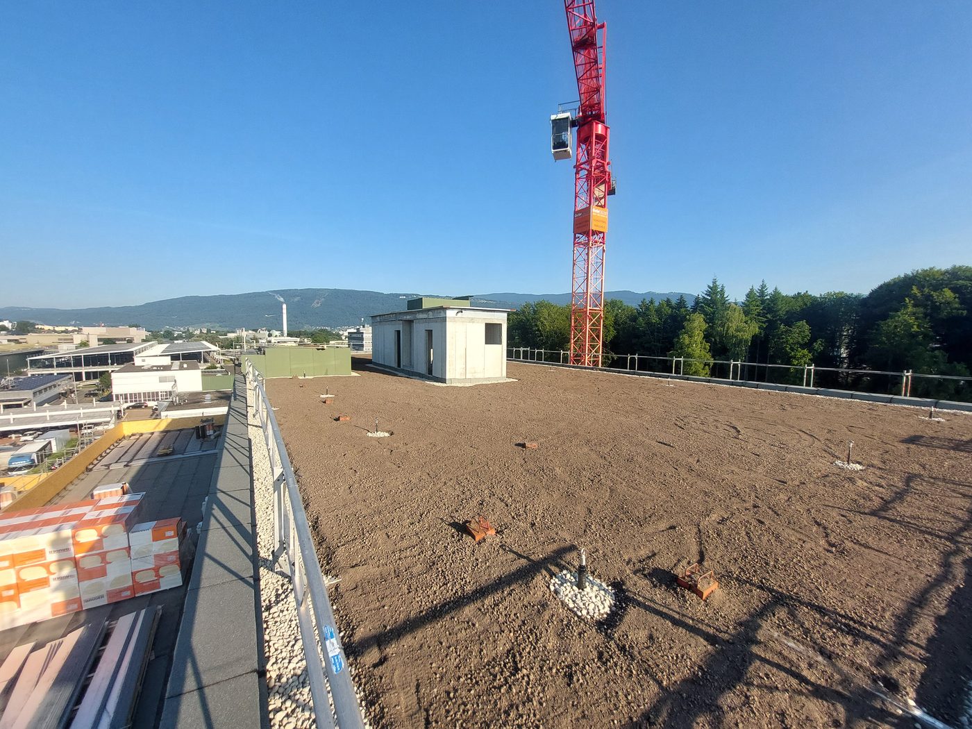 Photovoltaik auf dem Betriebsgebäude eines Bauunternehmens in Brügg