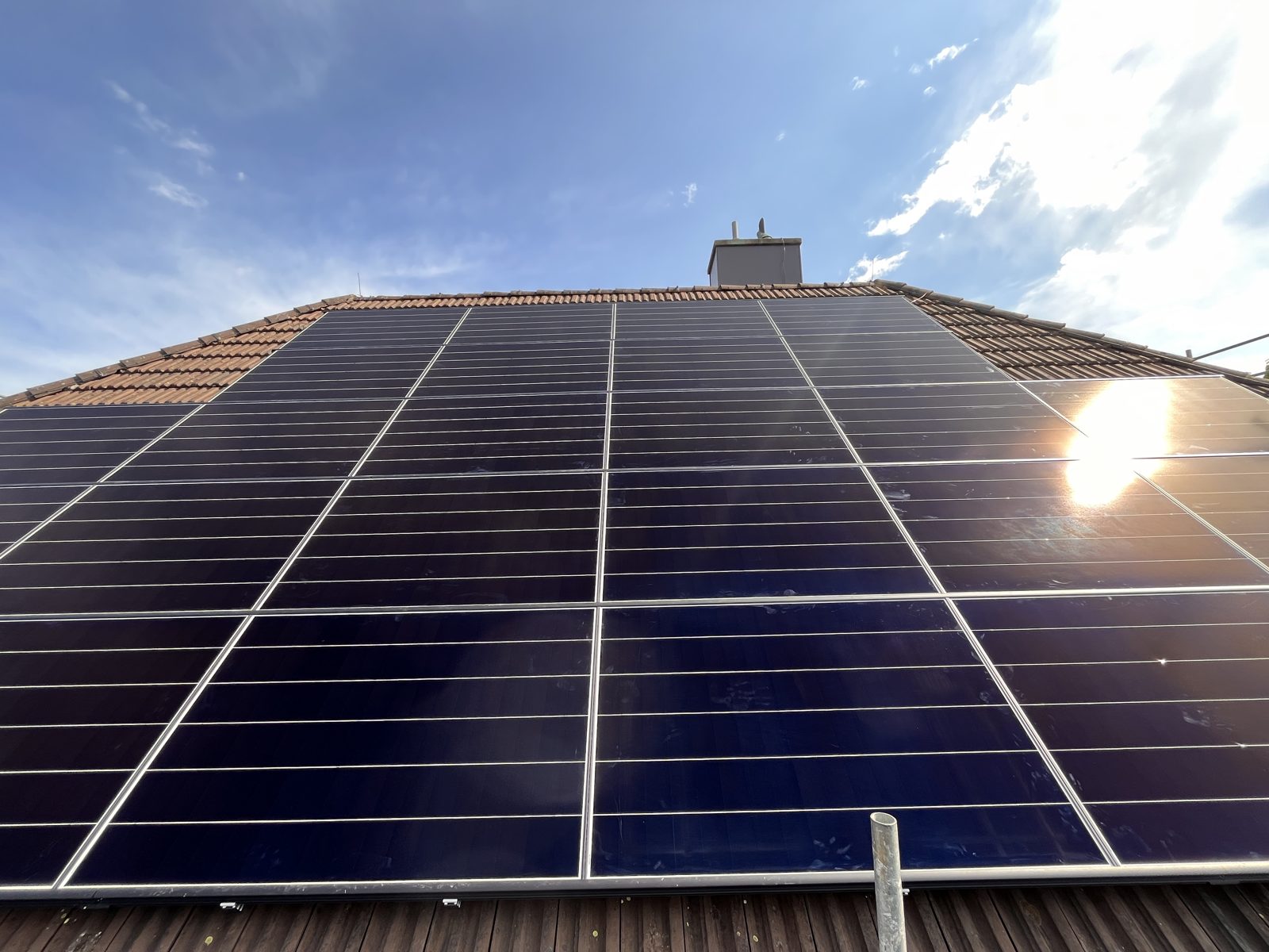Solaranlage auf dem Norddach eines Einfamilienhauses in Bellmund