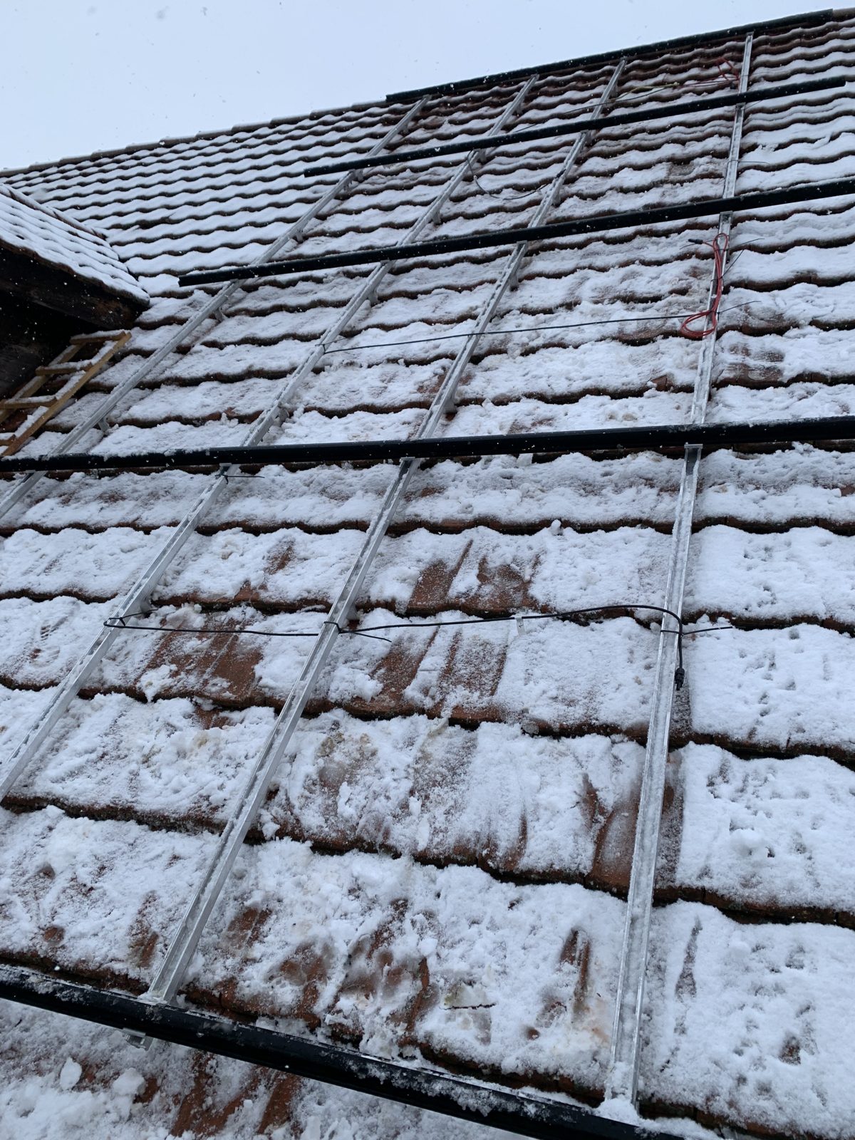 Vorbereitete Unterkonstruktion für die Solaranlage in Jens