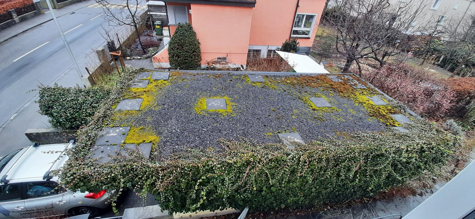 Garagendach in Bern vor der Montage der Solaranlage