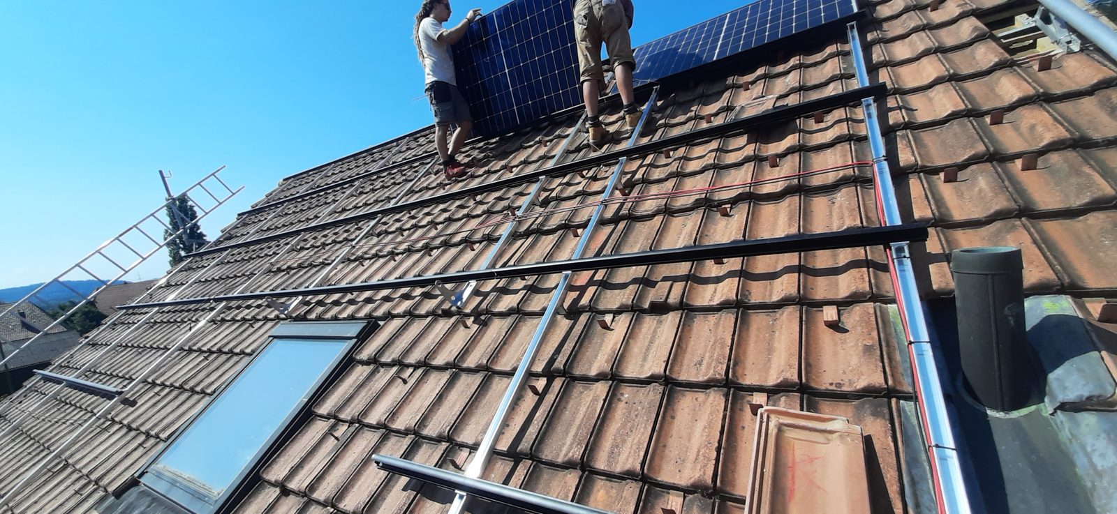 Dachfläche in Safnern während der Montage der Unterkonstruktion