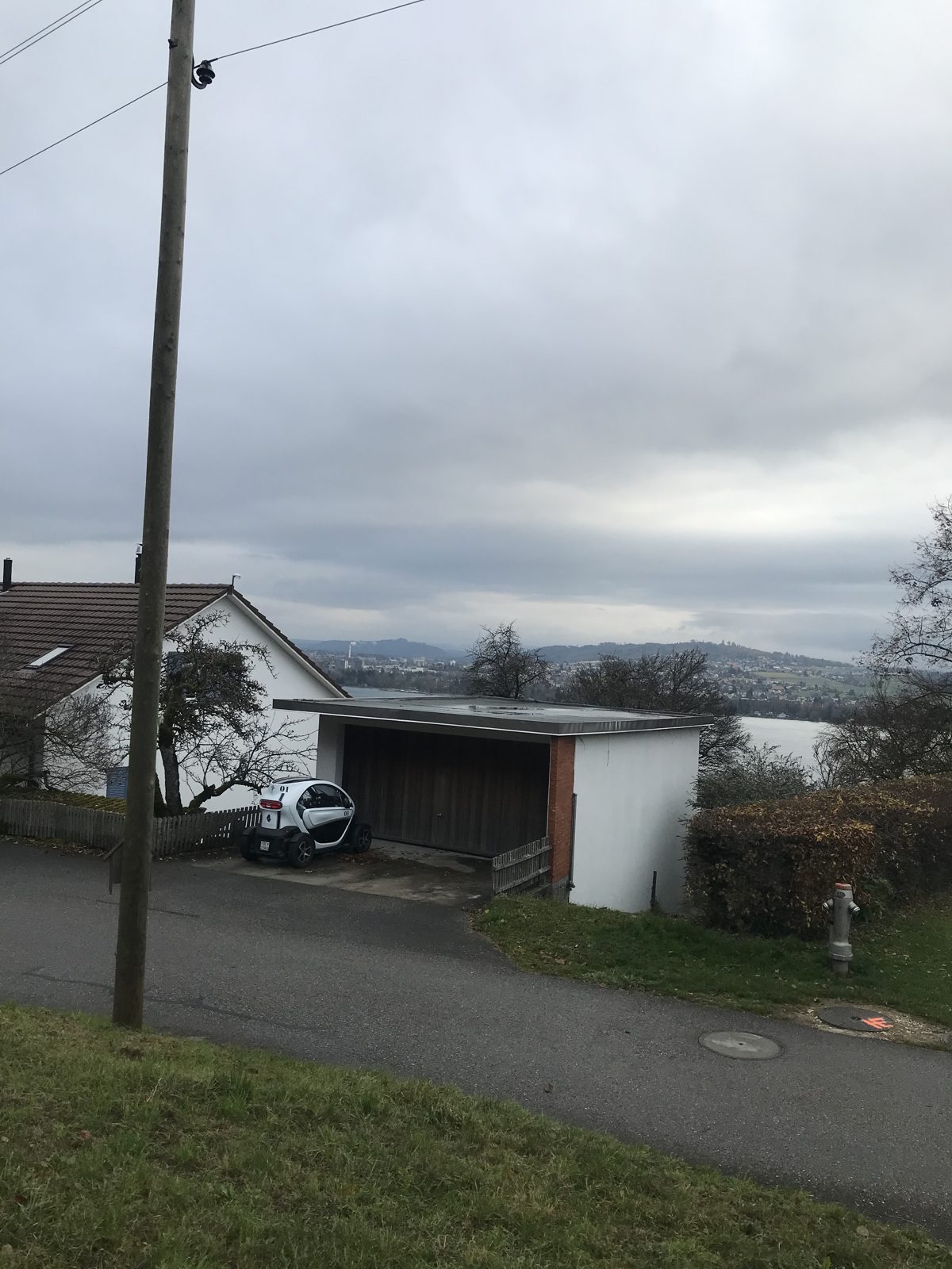 Garagendach in Tüscherz vor der Montage der Solaranlage