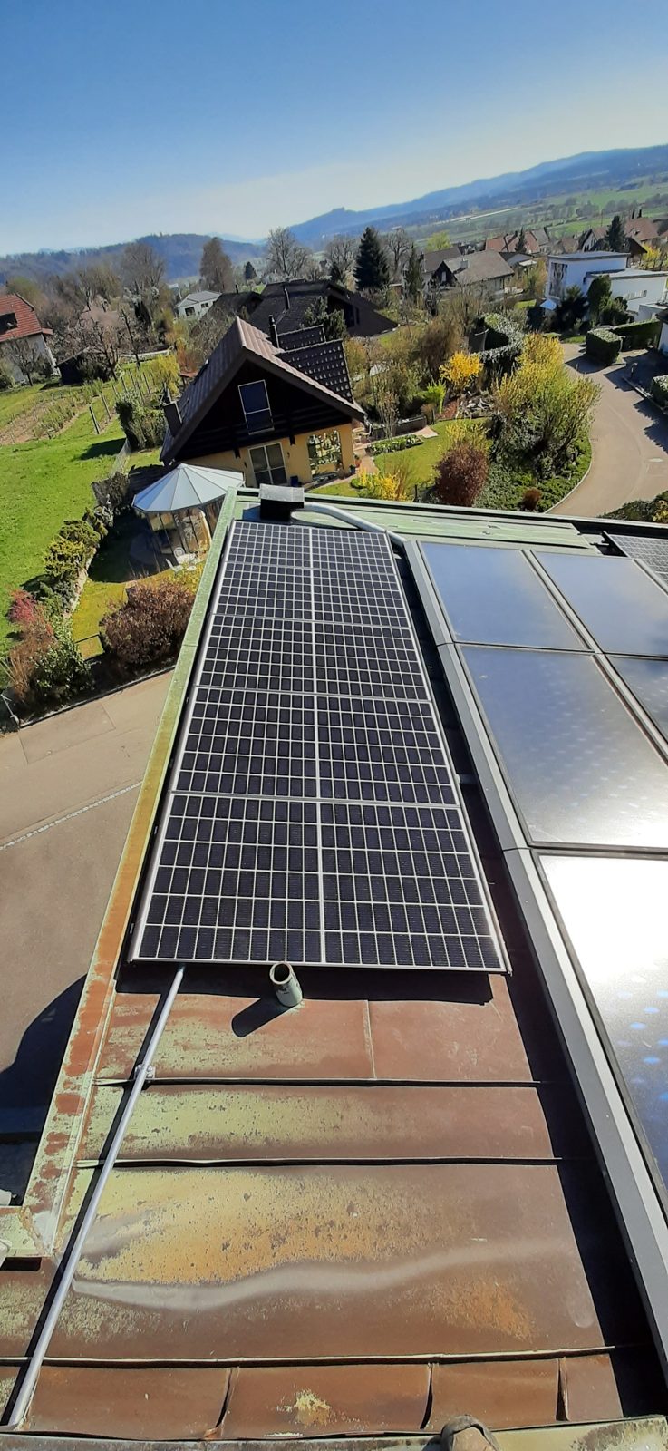 Solaranlage auf Trapezblechdach eines Gewerbebaus in Burgdorf