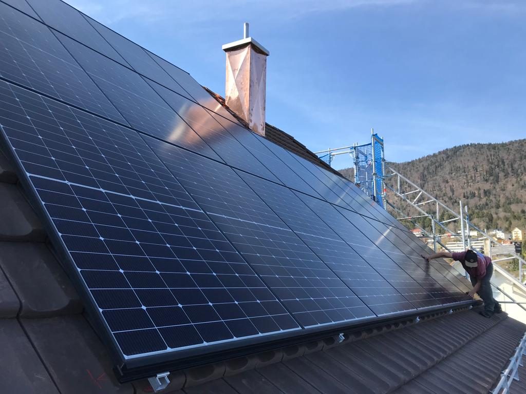 Detailaufnahme der Solaranlage in Grenchen
