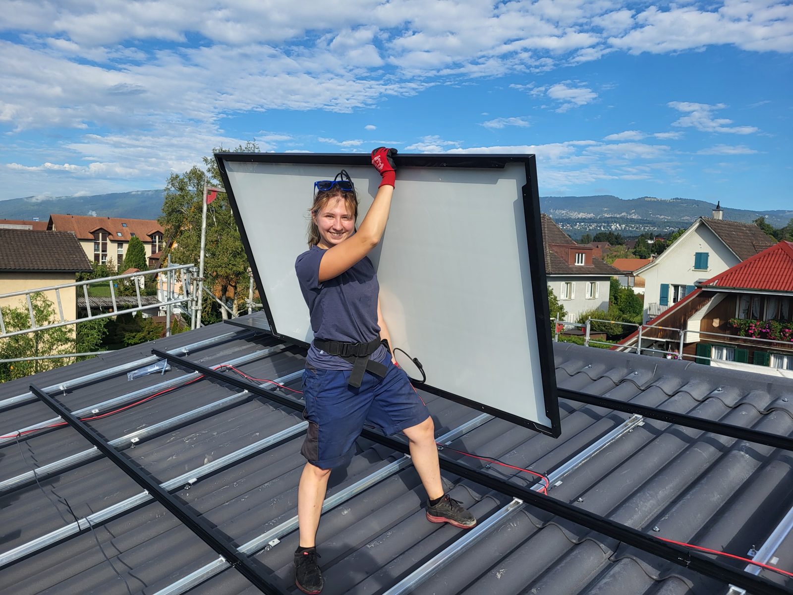 Montage der Solaranlage in Aegerten