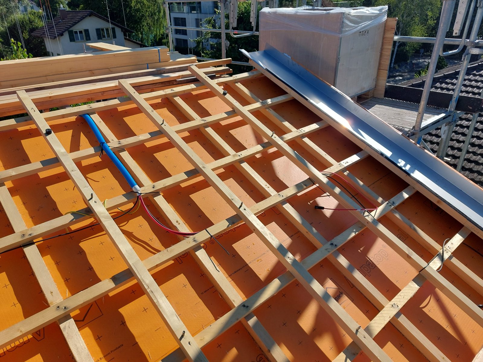 Lattung für die Sunstyle-Solarziegel auf dem Dach in Nidau