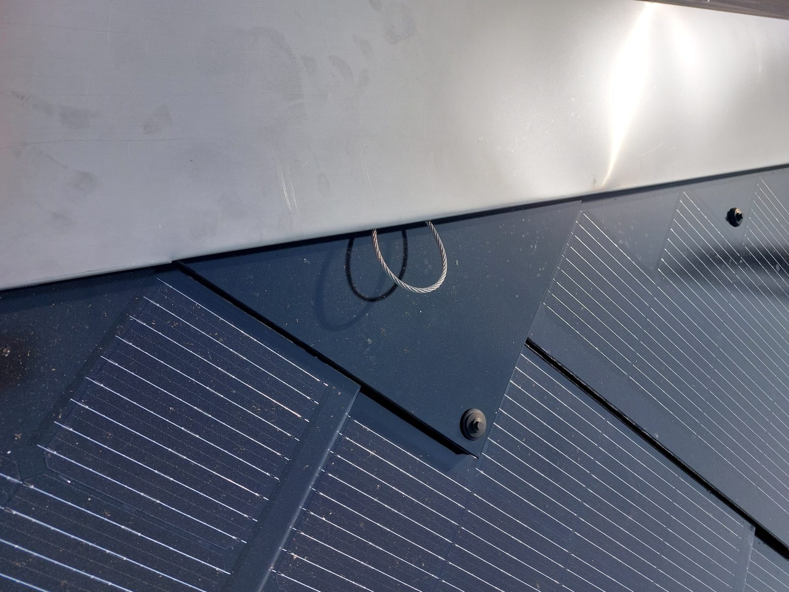 Detail des Sunstyle-Anschlusses am Ortgang in Nidau