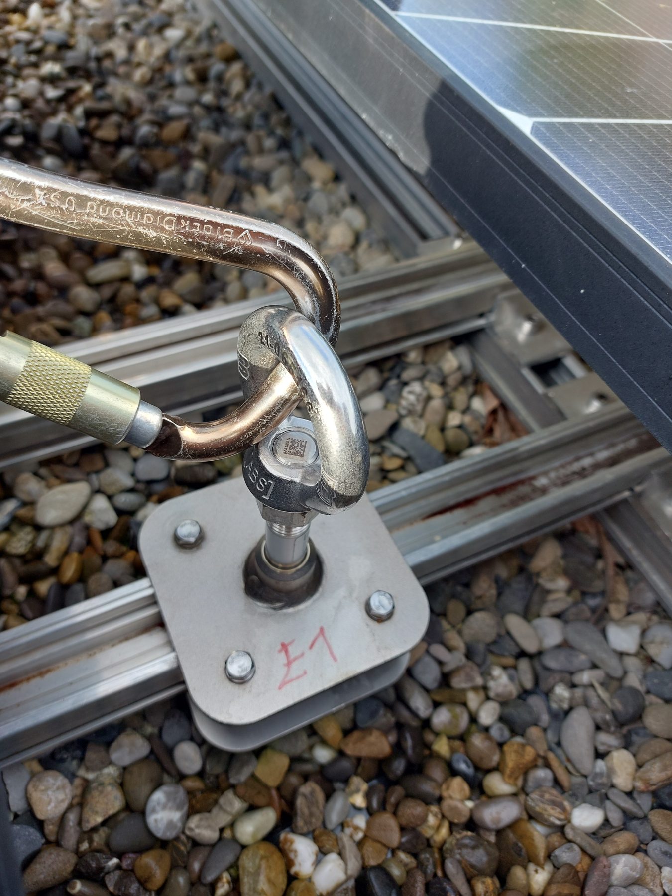 Anschlagpunkt des ABS Lock SYS zwischen den Modulreihen