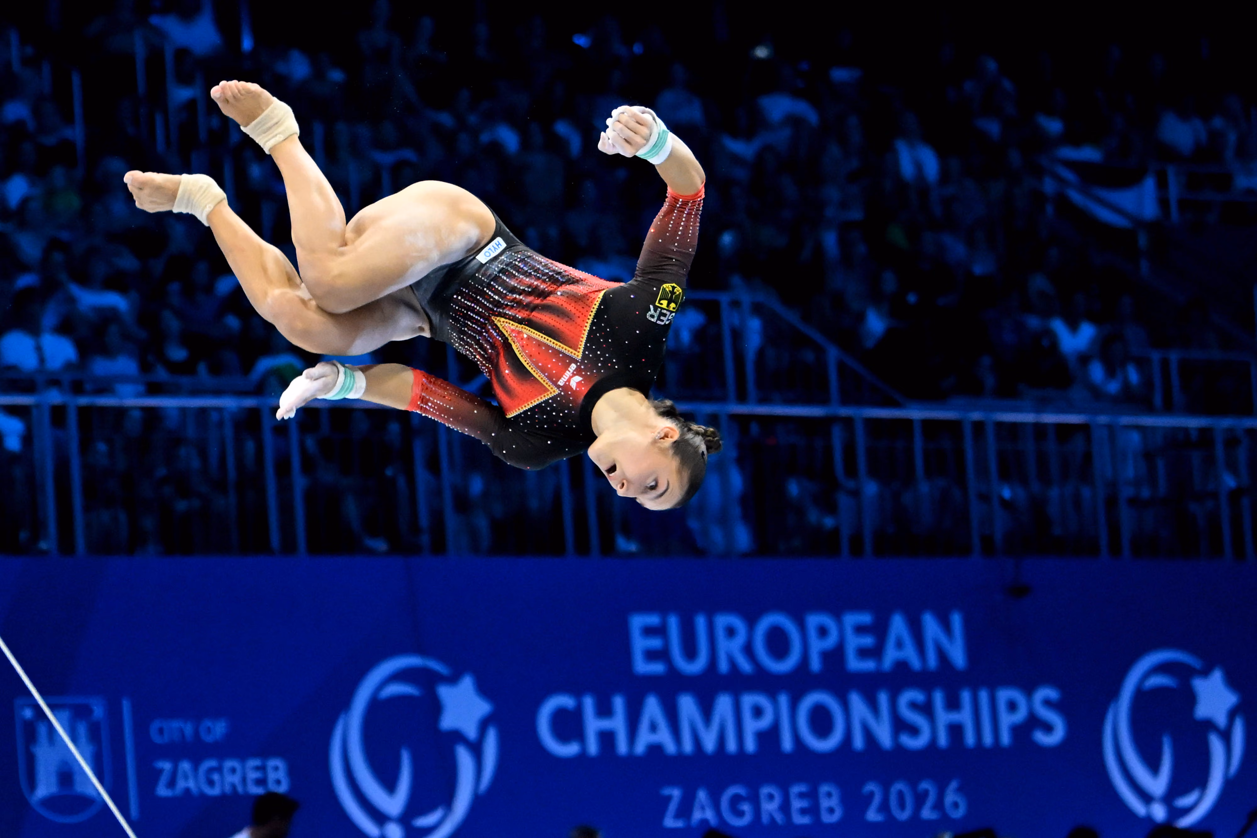 Helen Kevric am Stufenbarren in Zagreb