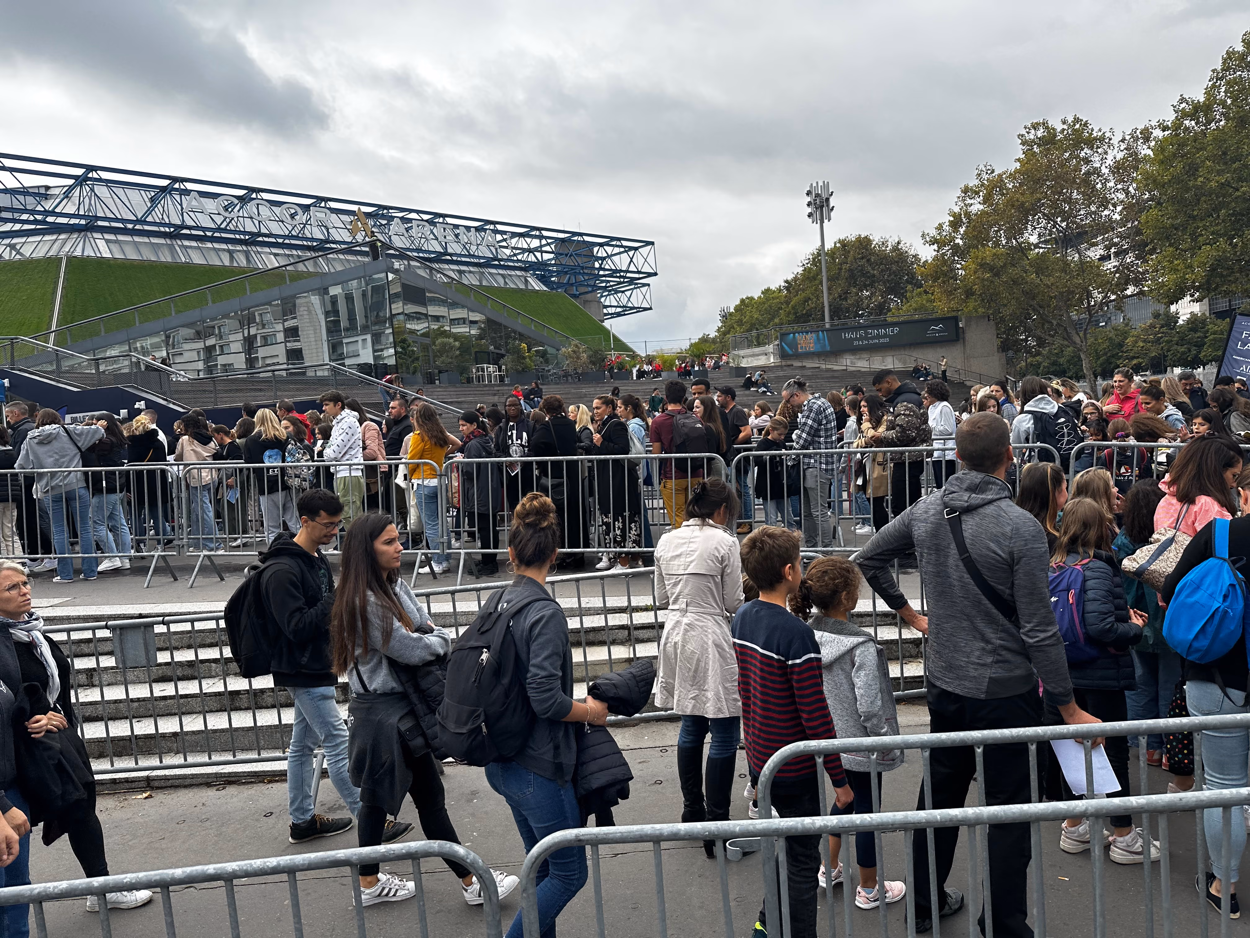 Die Accor Arena in Paris von außen