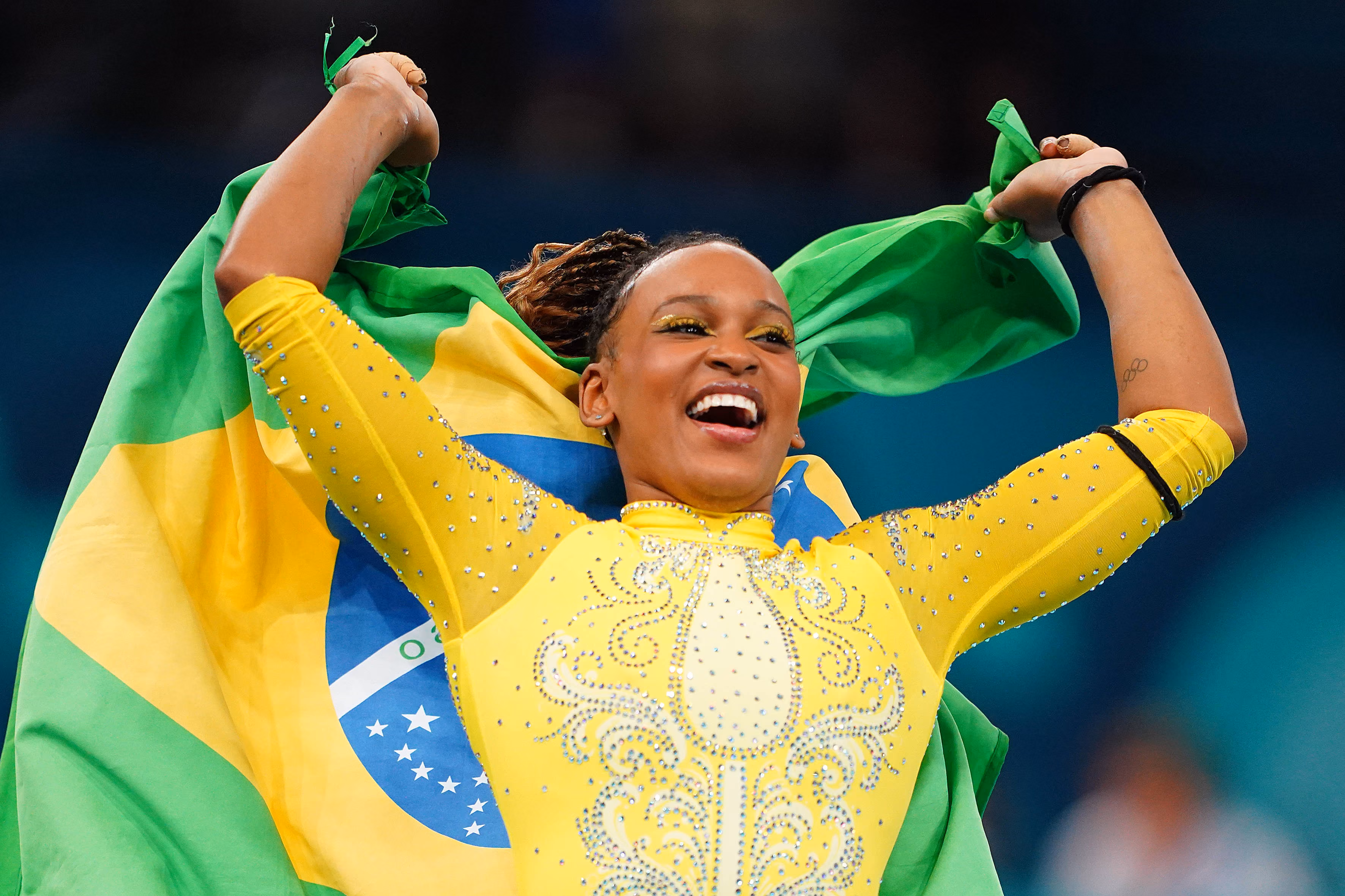 Rebeca Andrade nach dem Mehrkampffinale der Olympischen Spiele 2024 in Paris, in dem sie Silber gewann