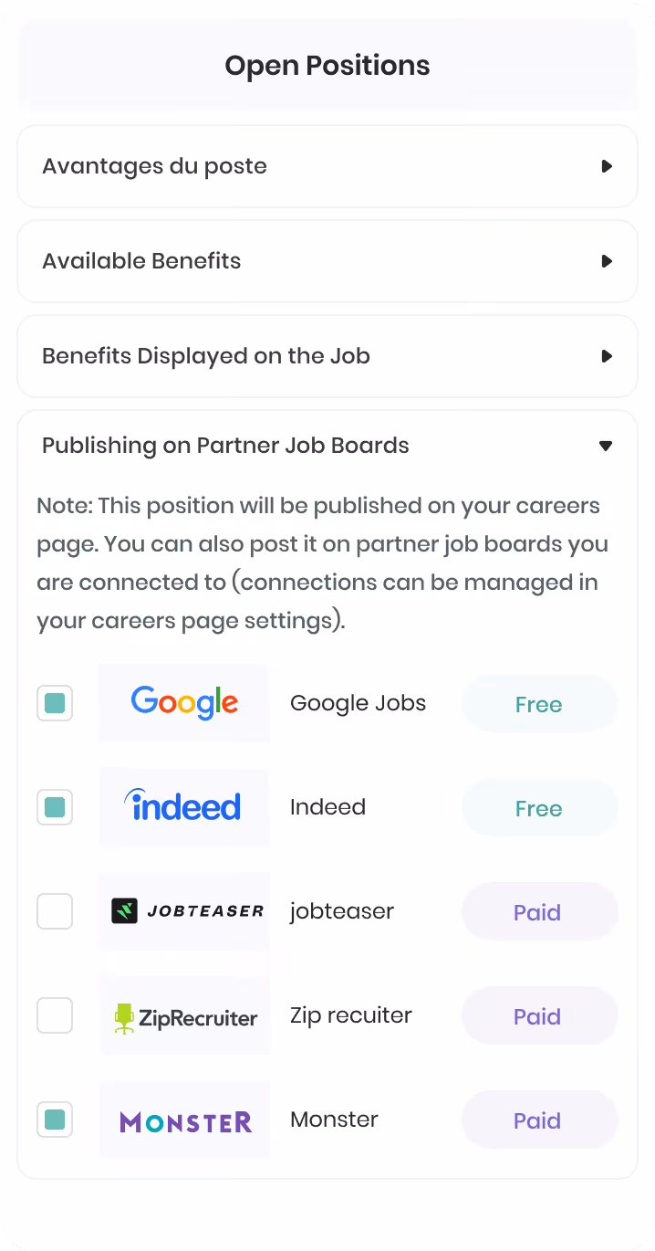 Interface montrant un tableau de parcours et certifications des employés avec leurs noms, photos, formations, un total de 2000$, et des boutons importer et exporter.