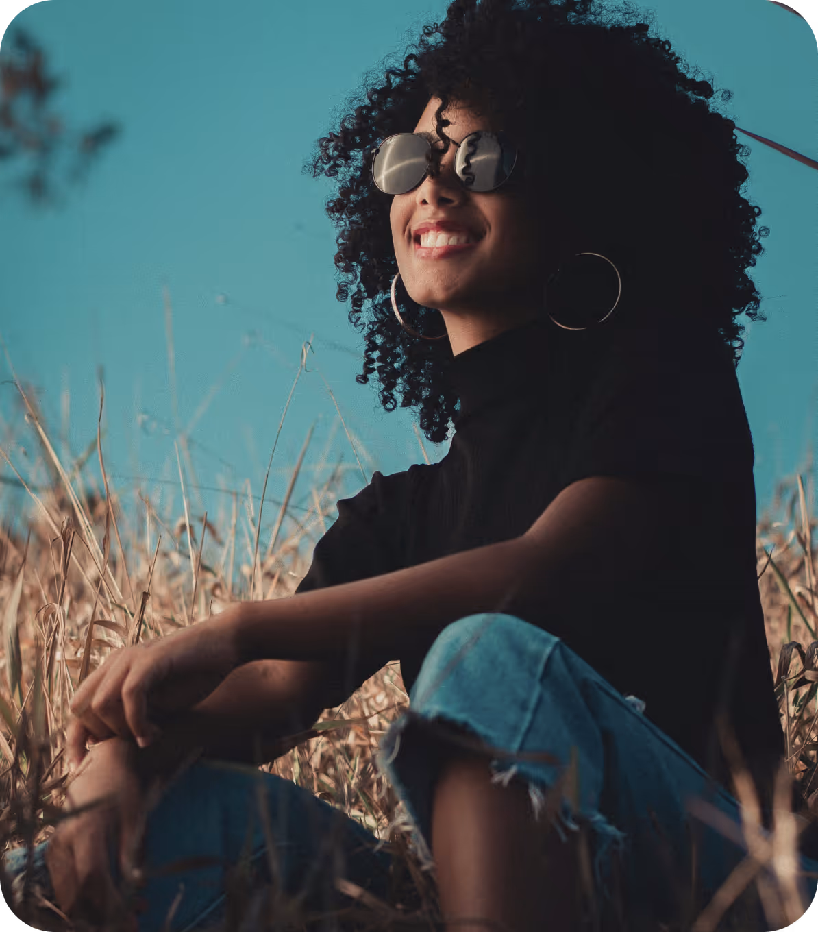 Formulaire de saisie des informations personnelles avec photo d'une femme souriante, champs pour prénom utilisé, nom utilisé, genre légal, prénom légal, nom légal, date de naissance, et boutons Annuler et Enregistrer.
