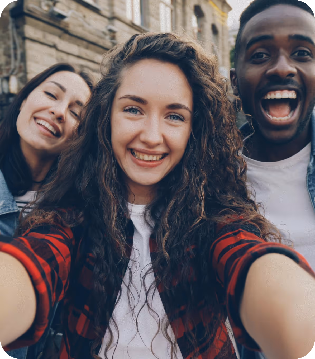 Formulaire de saisie des informations personnelles avec photo d'une femme souriante, champs pour prénom utilisé, nom utilisé, genre légal, prénom légal, nom légal, date de naissance, et boutons Annuler et Enregistrer.