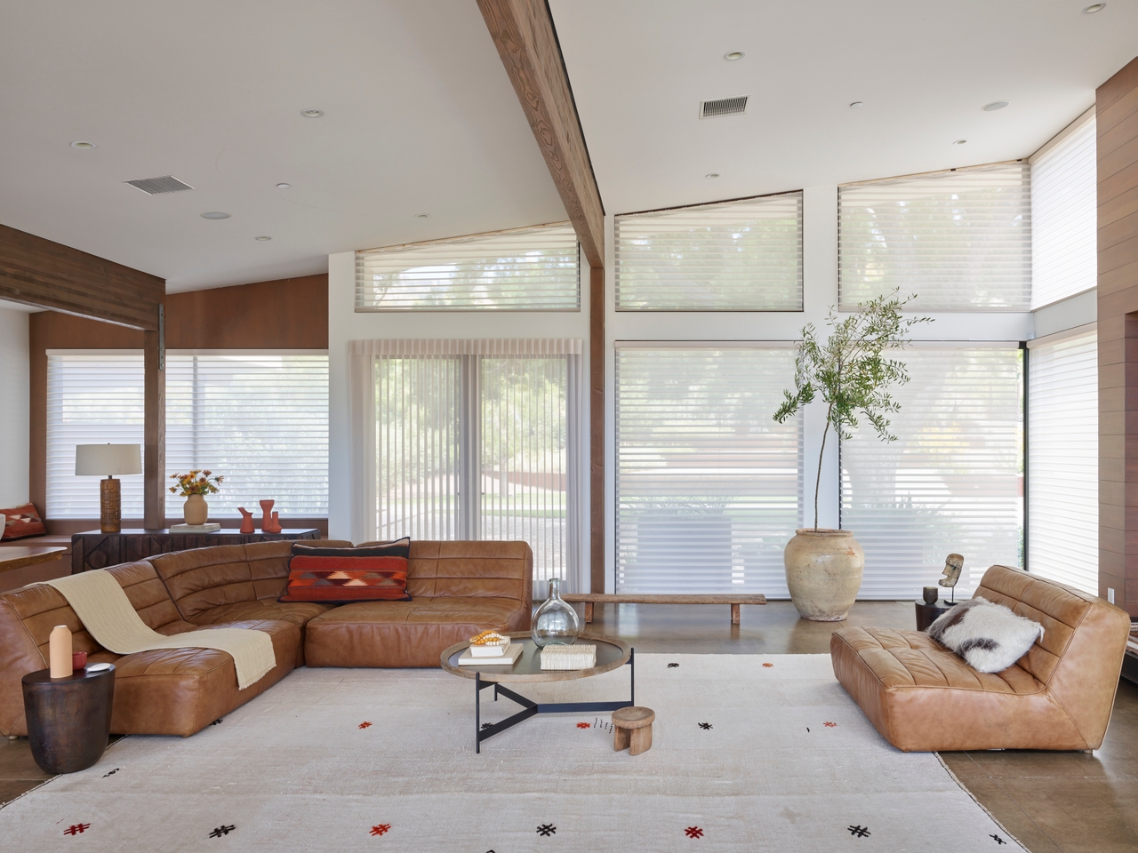 Silhouette window shadings for precise light control