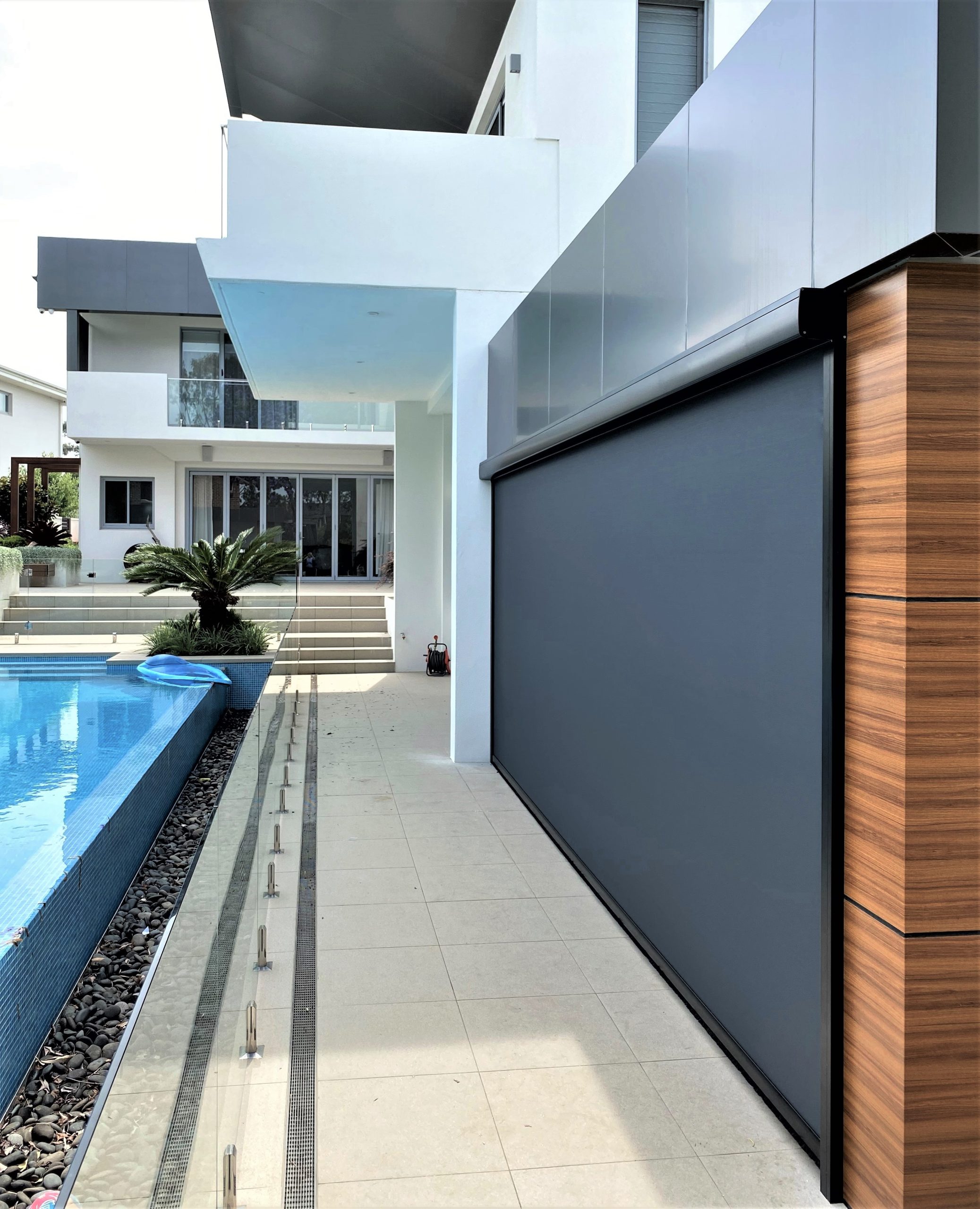MagnaTrack extruded aluminum hood and housing detail