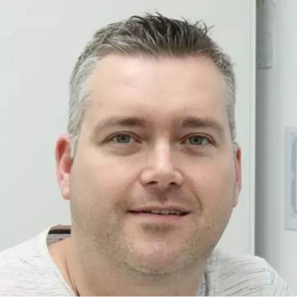 Portrait de Frédéric Garcia, Naturopathe, Fleurs de Bach