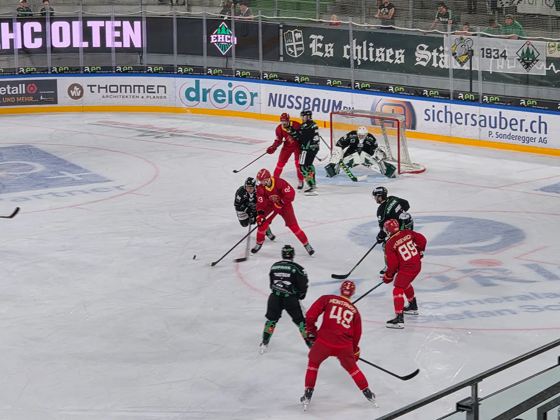 Willkommen beim EHC Olten – grünweisse Leidenschaft seit 1934. Aktuelle News, Spielplan, Tickets und mehr zur Sky Swiss League.