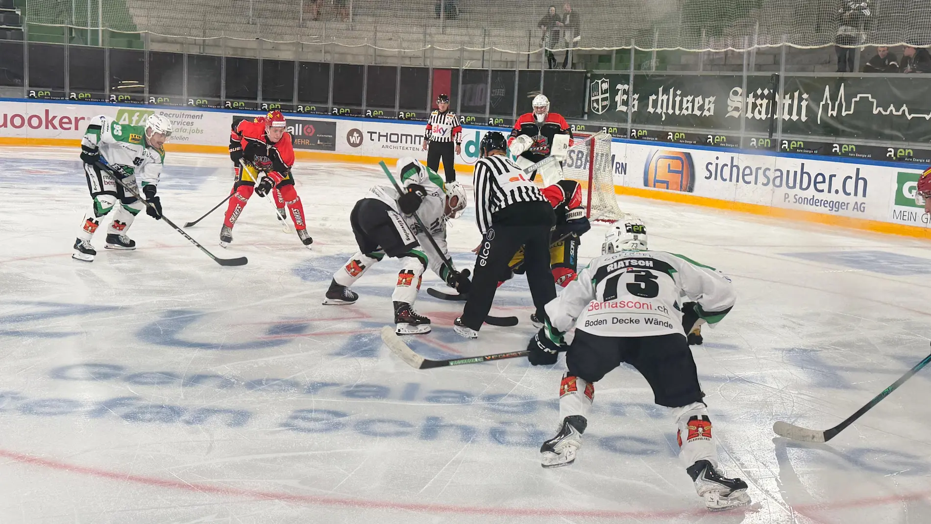Willkommen beim EHC Olten – grünweisse Leidenschaft seit 1934. Aktuelle News, Spielplan, Tickets und mehr zur Sky Swiss League.
