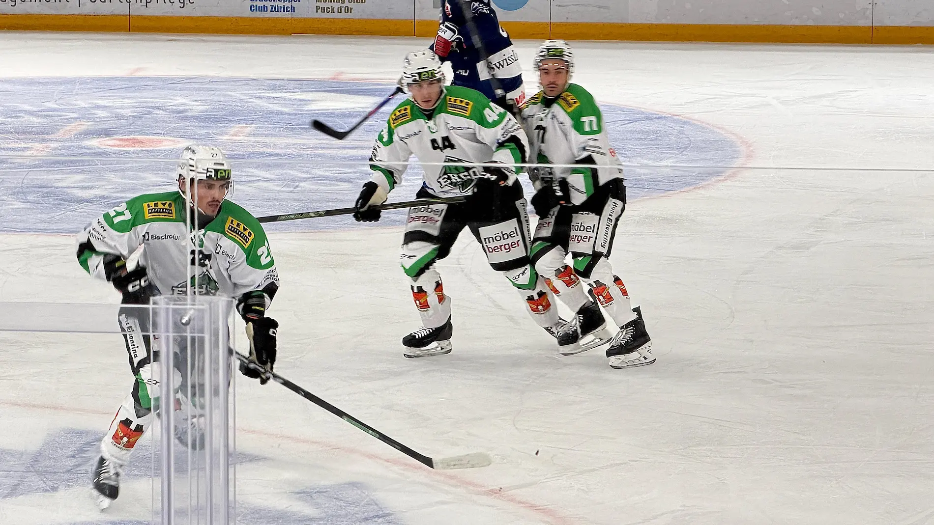 Willkommen beim EHC Olten – grünweisse Leidenschaft seit 1934. Aktuelle News, Spielplan, Tickets und mehr zur Sky Swiss League.