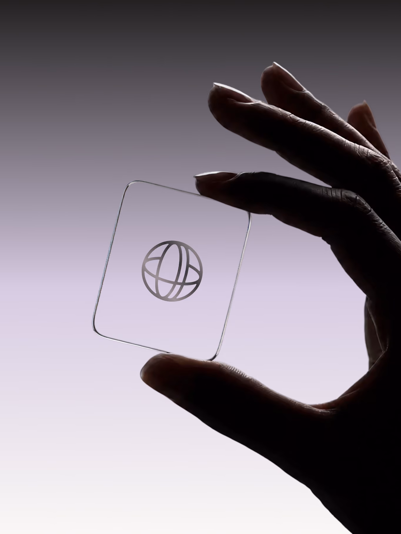Logo WSPN sur un support en verre