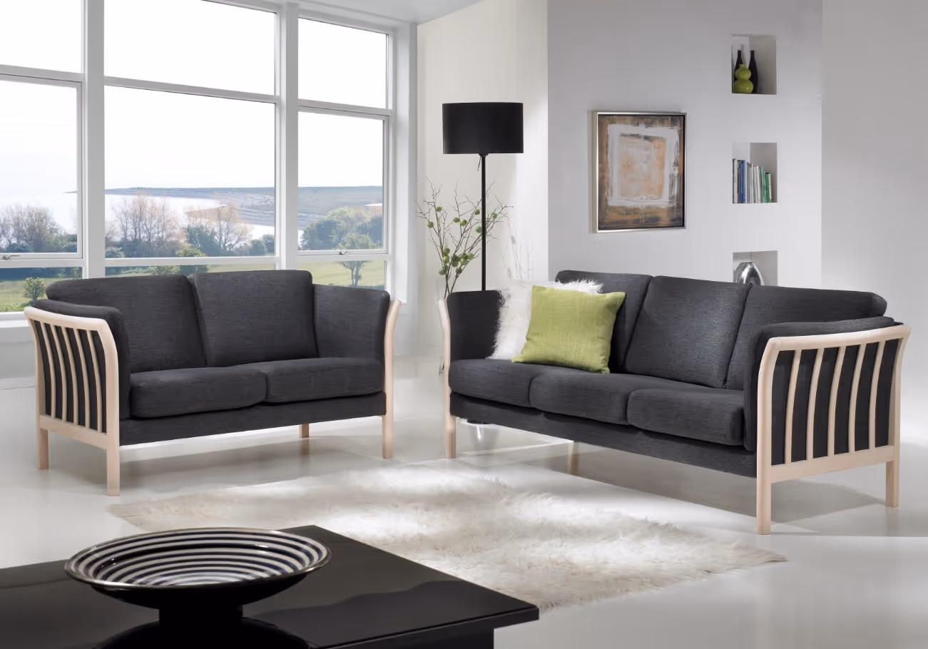 3 og 2 personers sofa med stel i bøg sæbe og gråt stof 203/28