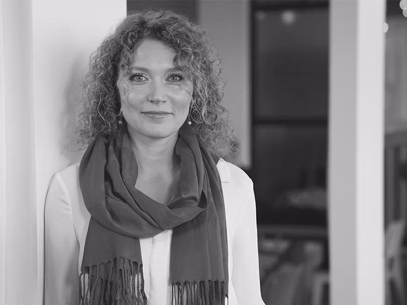 m.next Podcast Cover mit Irene Oksinoglu