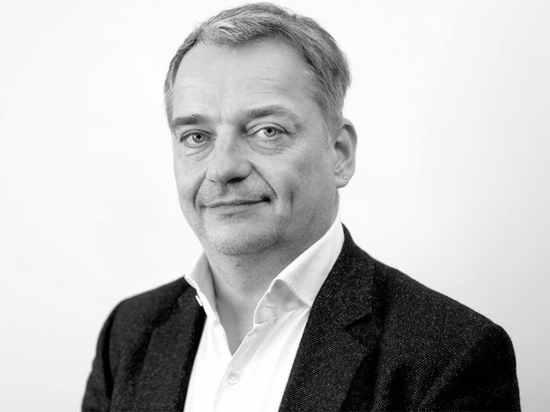 m.next Podcast Cover mit Jens Bergmann