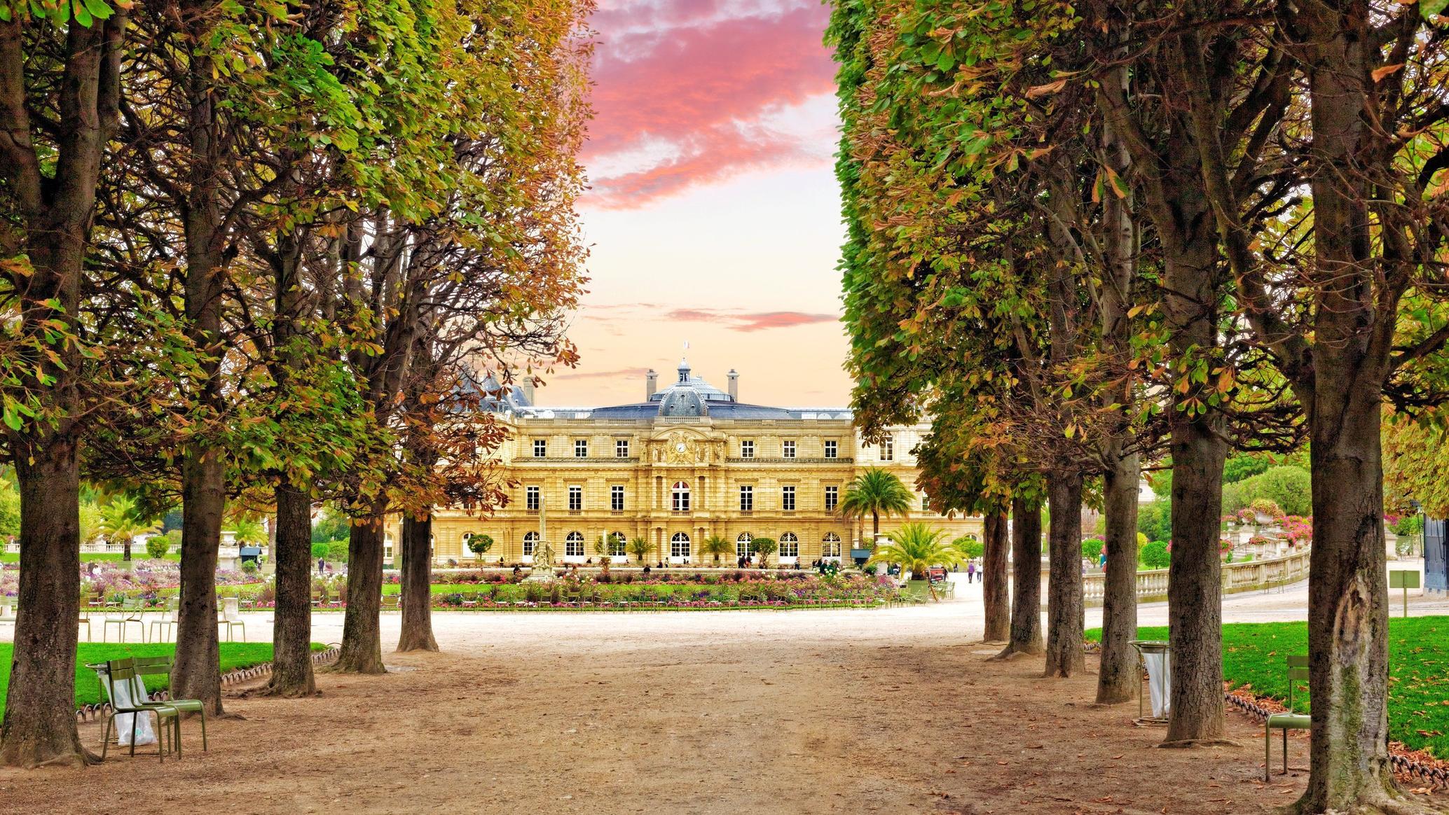 Modern commercial architecture in the Kirchberg district highlighting the infrastructure for investment funds and S.à r.l. company formations.