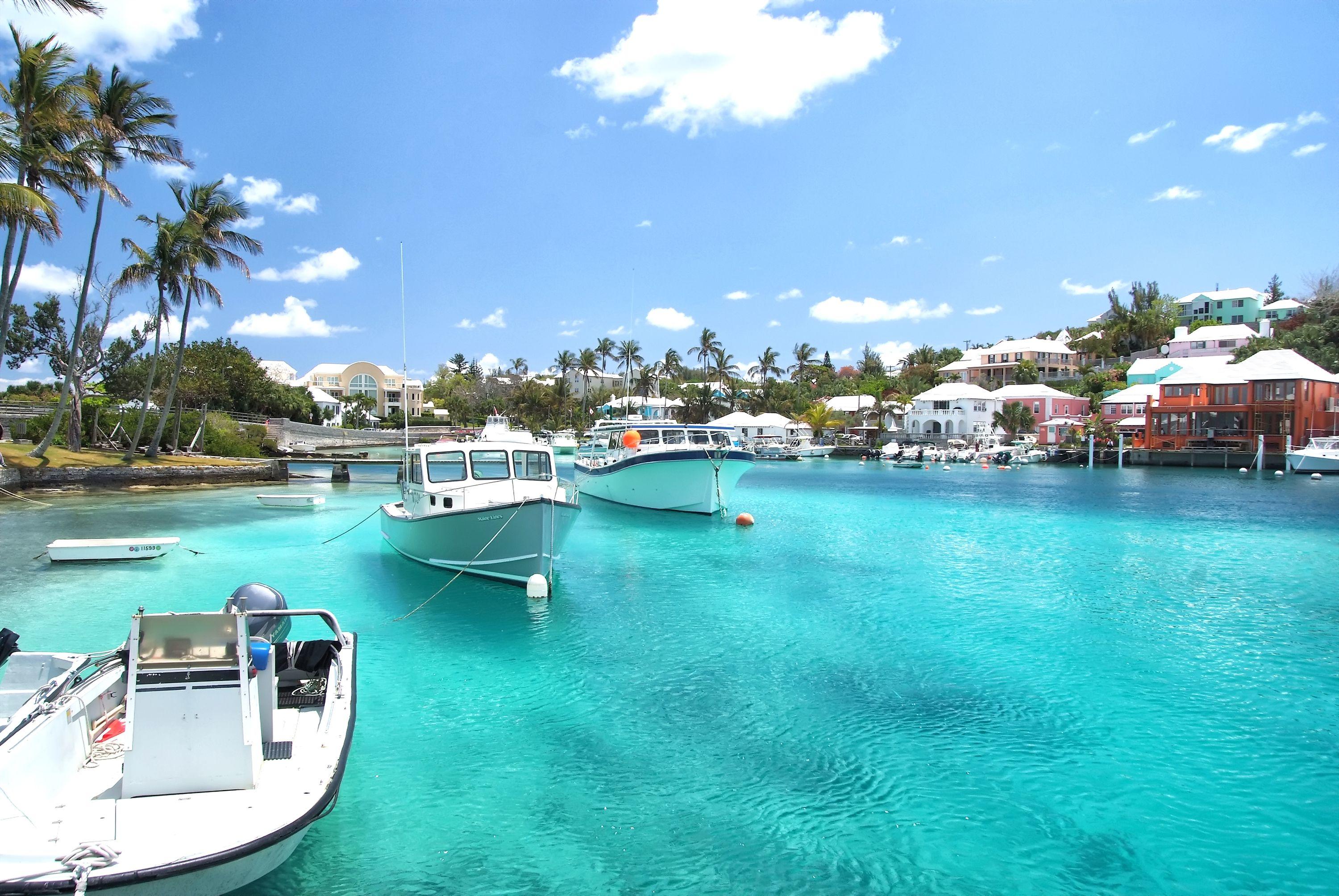 High-end commercial office buildings in Bermuda highlighting the infrastructure for captive insurance and reinsurance company formations.