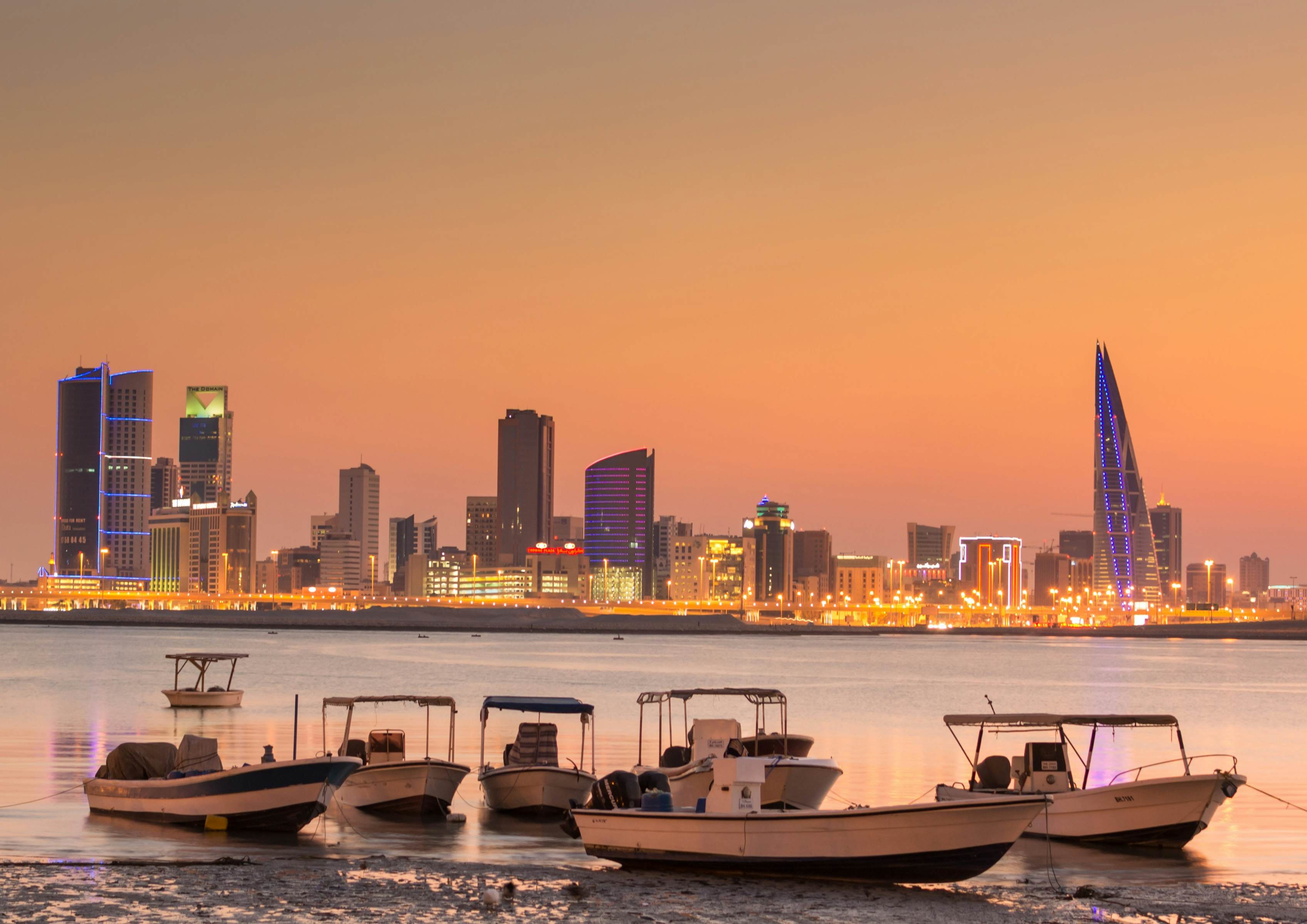 Scenic cityscape of a Bahraini business district representing its strategic location and advanced telecommunications for global entrepreneurs.