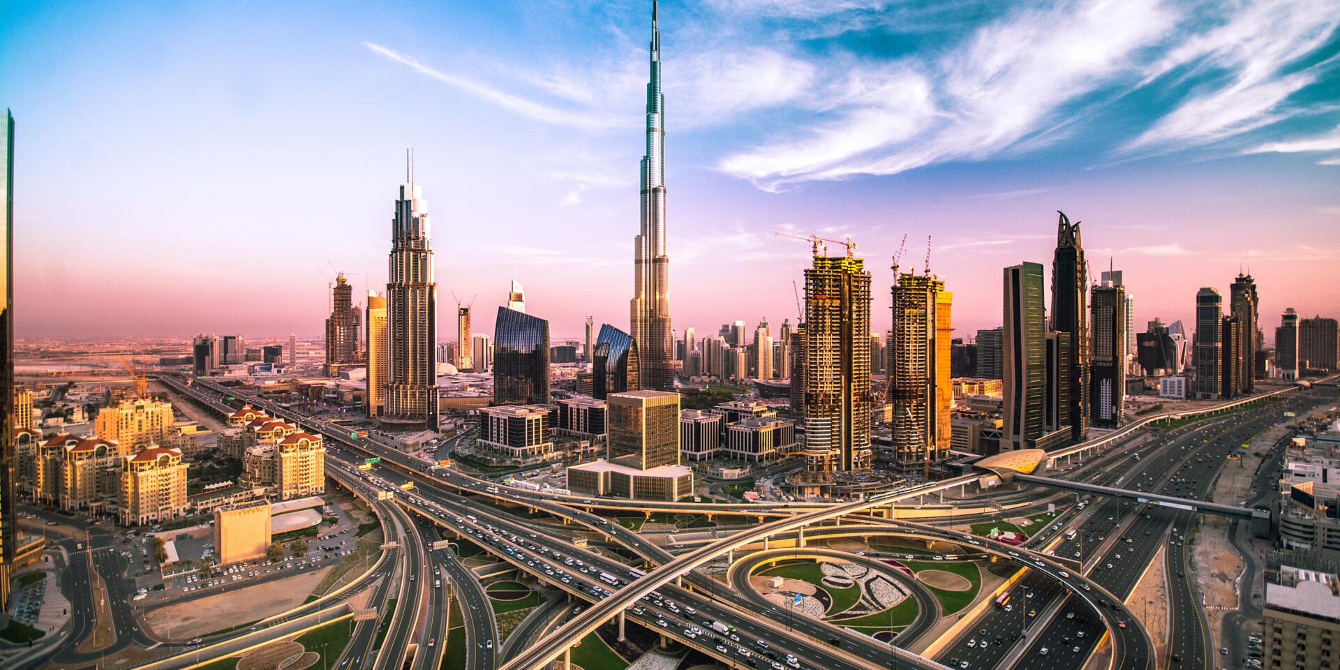 Skyline of Dubai representing why entrepreneurs are choosing the UAE over London for business in 2026.