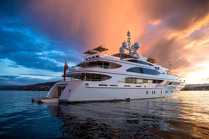 Multi-Jurisdiction Trusts for Entrepreneurs and Investors alt text: Luxury yacht representing multi-jurisdiction asset protection trusts for global entrepreneurs.