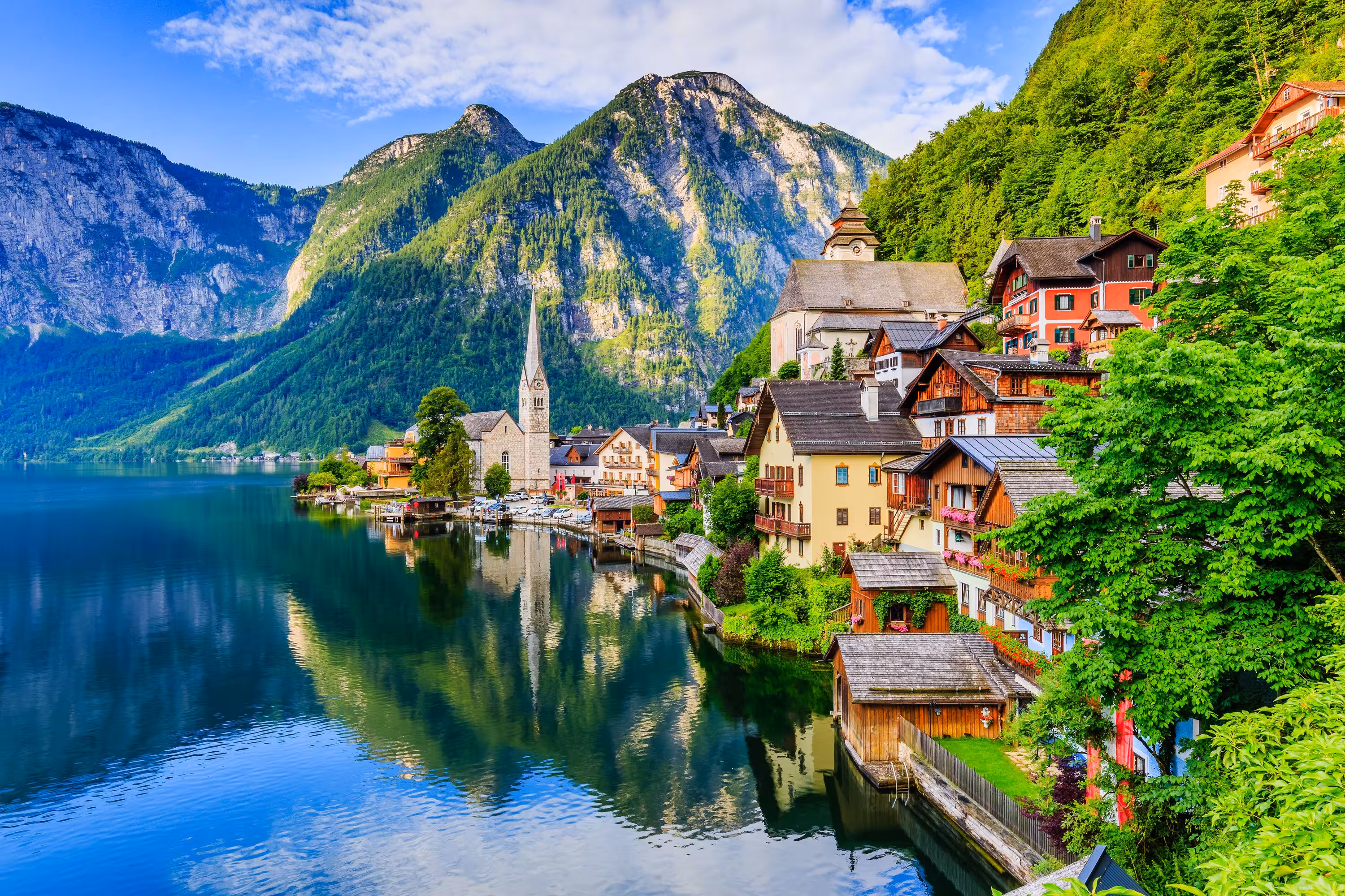 Historical and modern architecture in Vienna’s business district highlighting the infrastructure for GmbH and AG company formations.