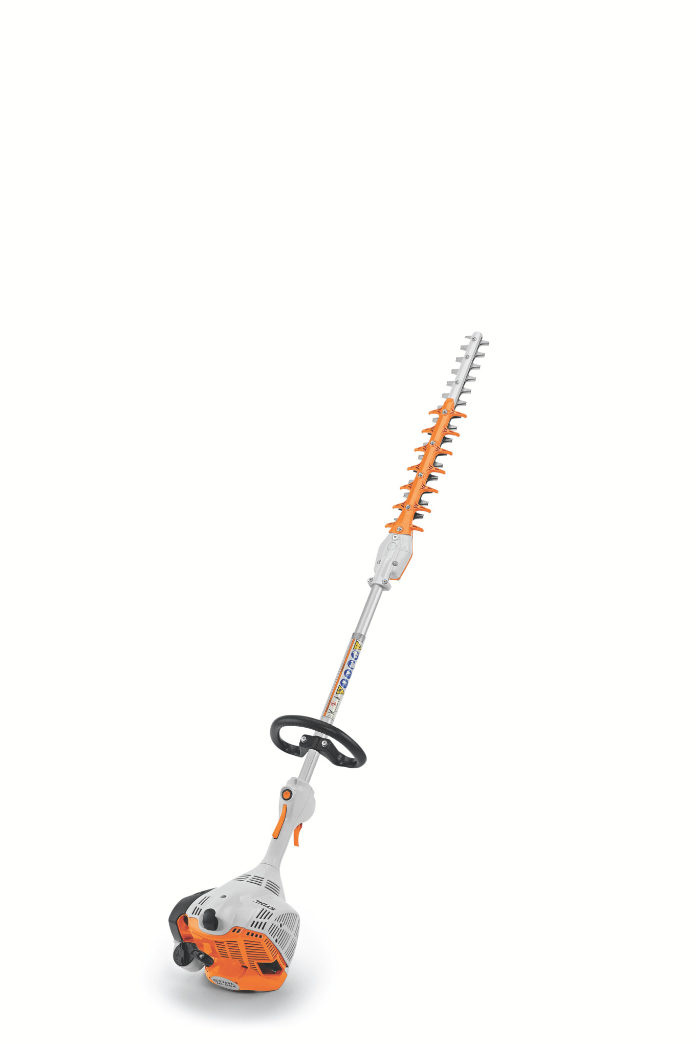 With a powerful and low exhaust emission engine, this lightweight, extended-length hedge trimmer is ideal for use with hard-to-reach hedges.