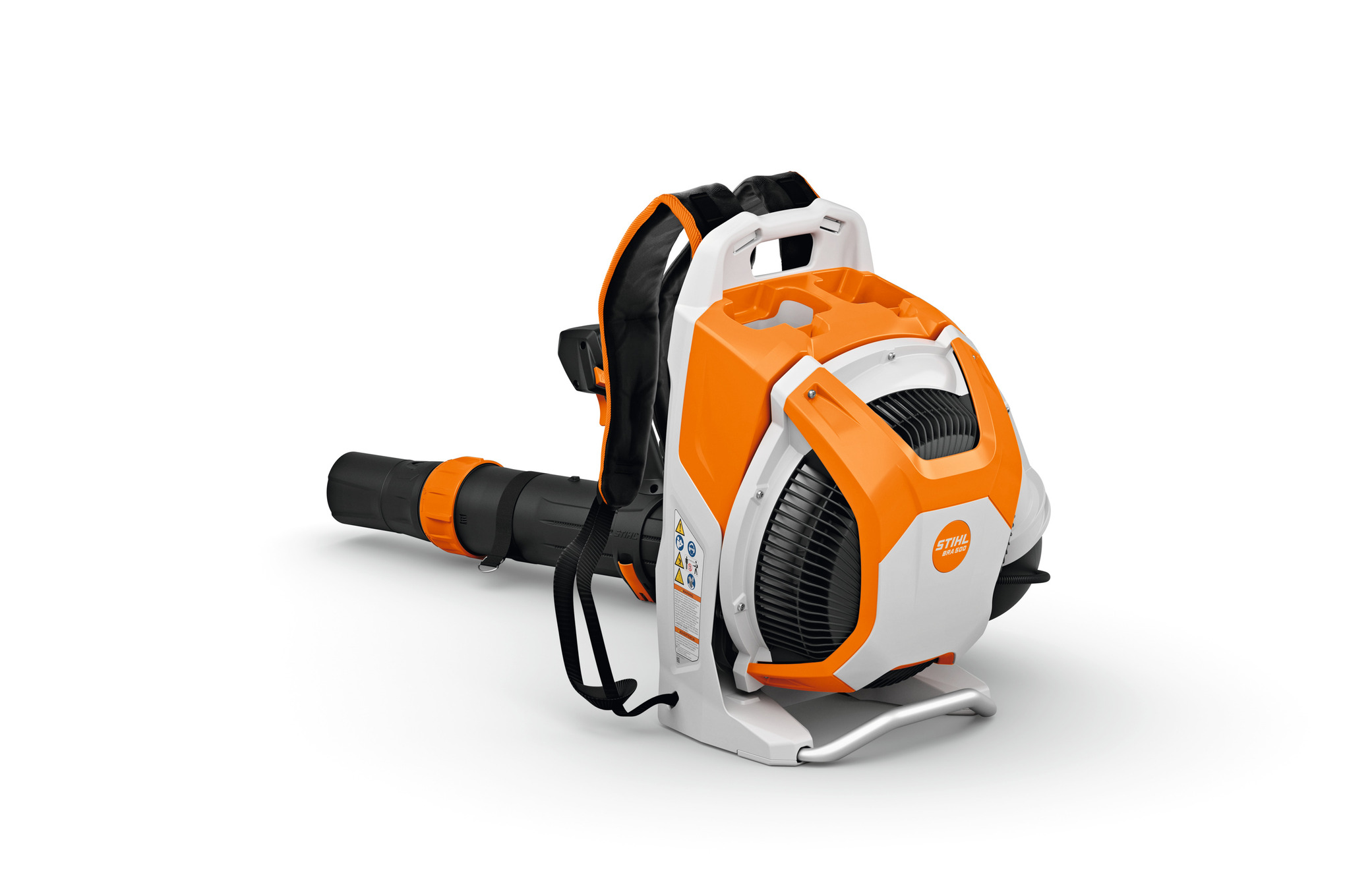 As strong as a hurricane but capable to work in noise reduced areas, the BRA 500 packs a punch on wet leaves and debris.