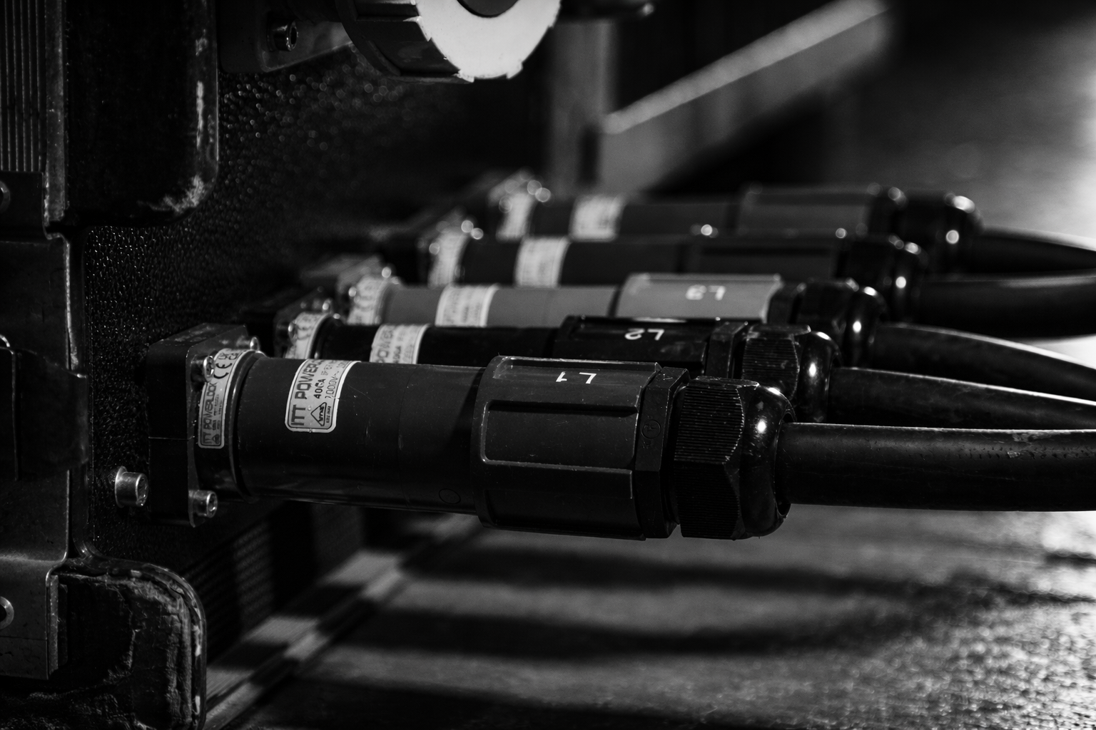 Powerlock Stromanschlüsse an einem Stromverteiler