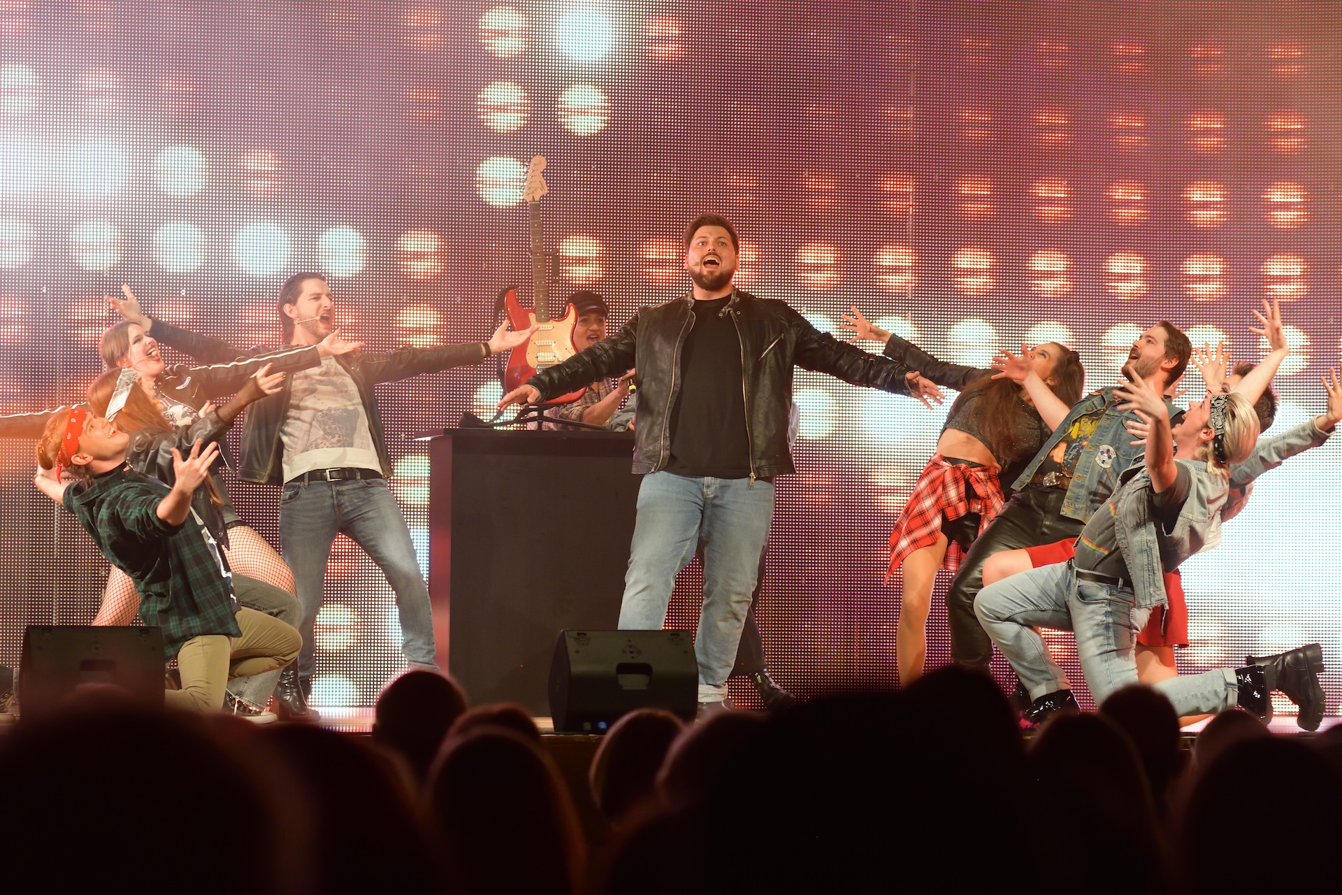 Beleuchtung auf der Gießener Mobilitätsmesse Traverse am Messestand von Autohaus Brass