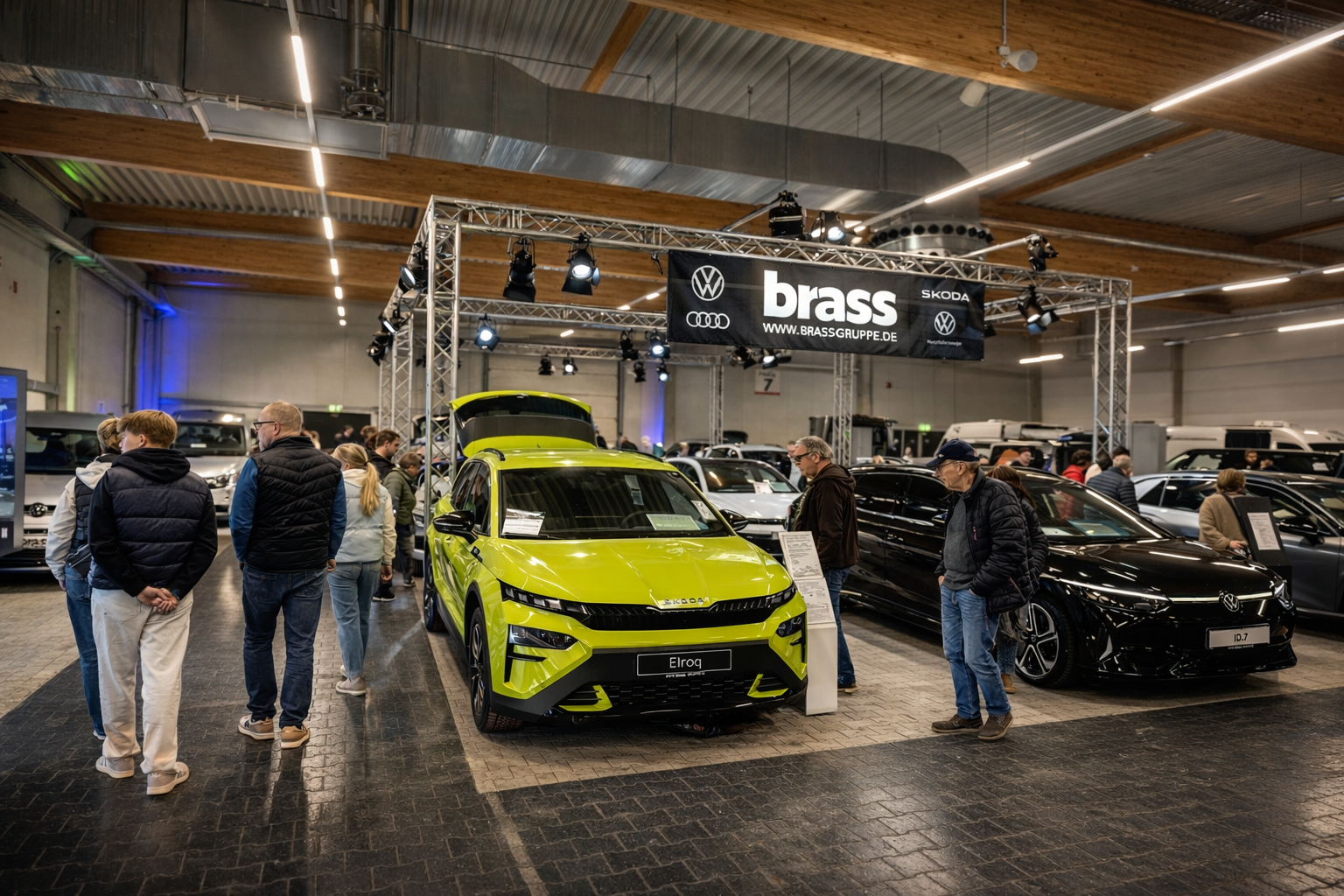 Beleuchtung auf der Gießener Mobilitätsmesse Traverse am Messestand von Autohaus Brass