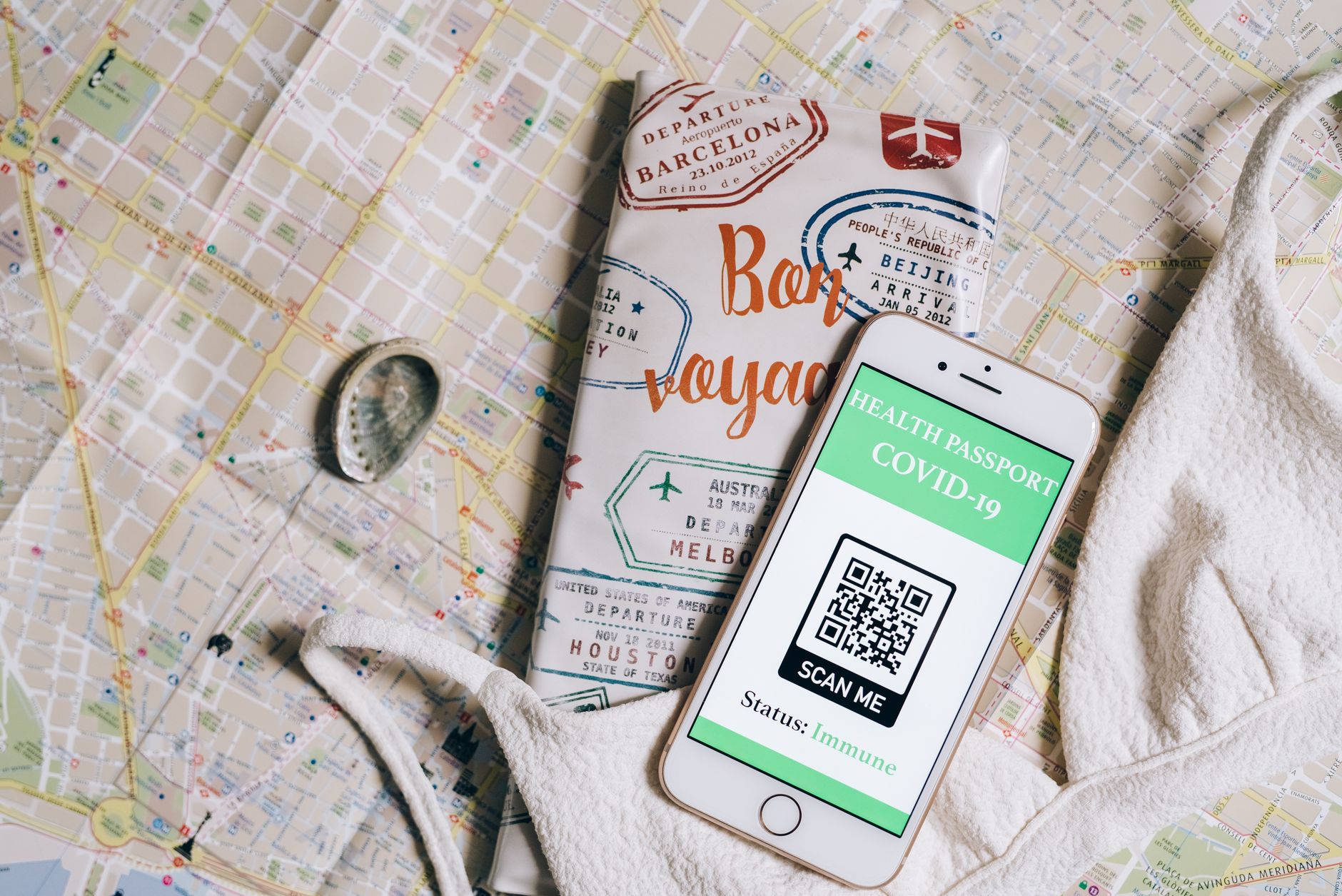 Smartphone zeigt einen QR-Code auf dem Bildschirm
