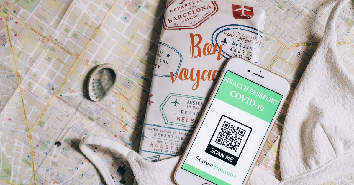 Smartphone zeigt einen QR-Code auf dem Bildschirm