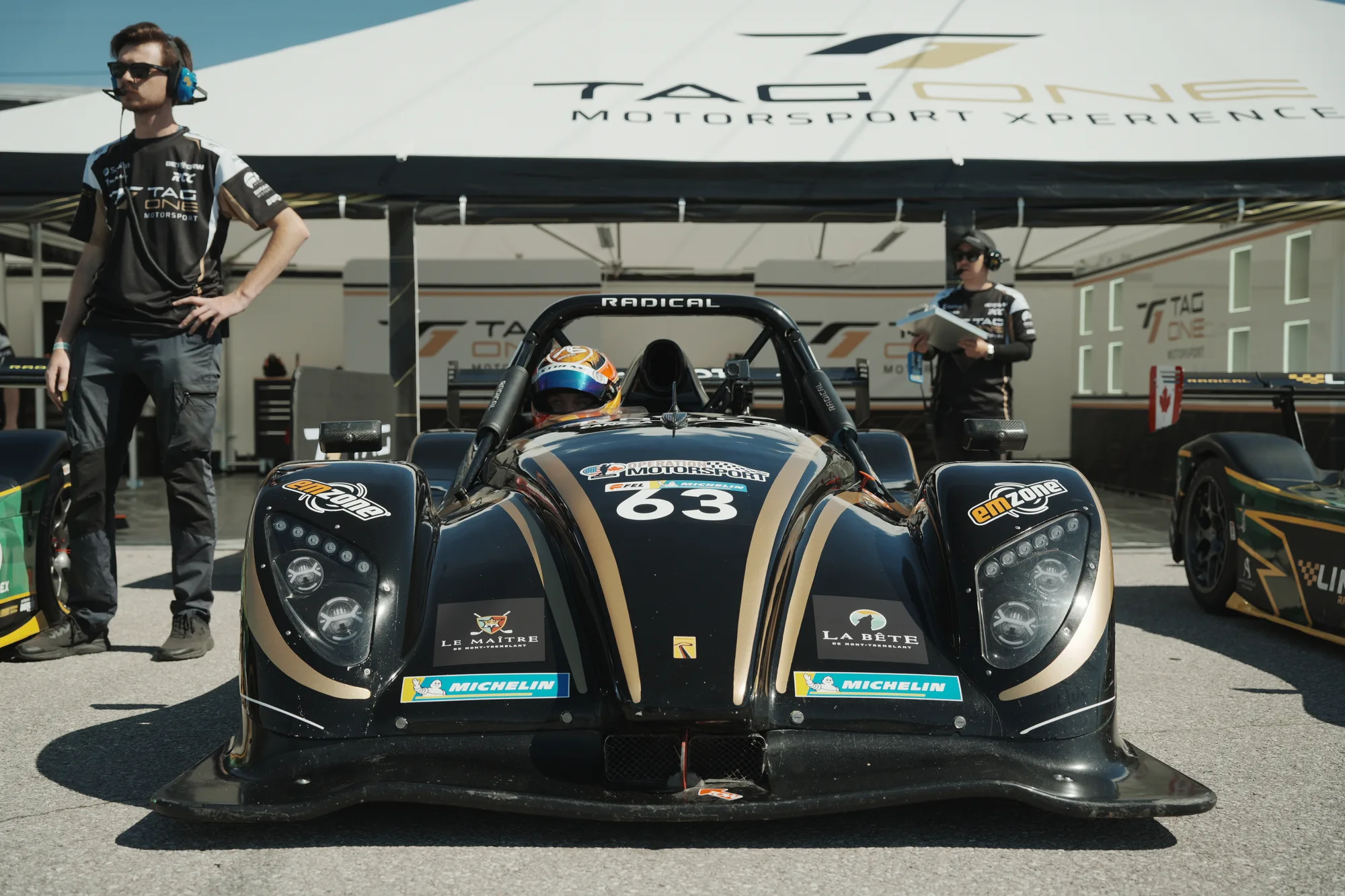 Radical SR3 XXR numéro 63 d'Antoine Sénéchal, livrée noir et or
